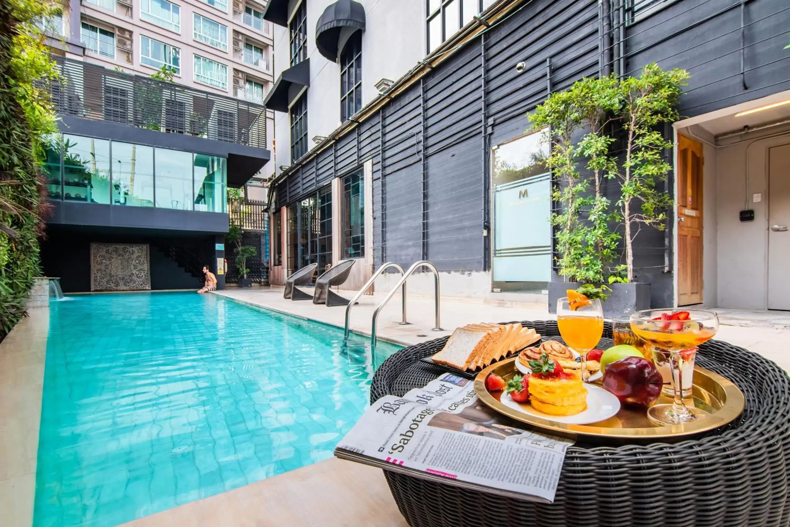 Food and drinks, Swimming Pool in Metropole Bangkok