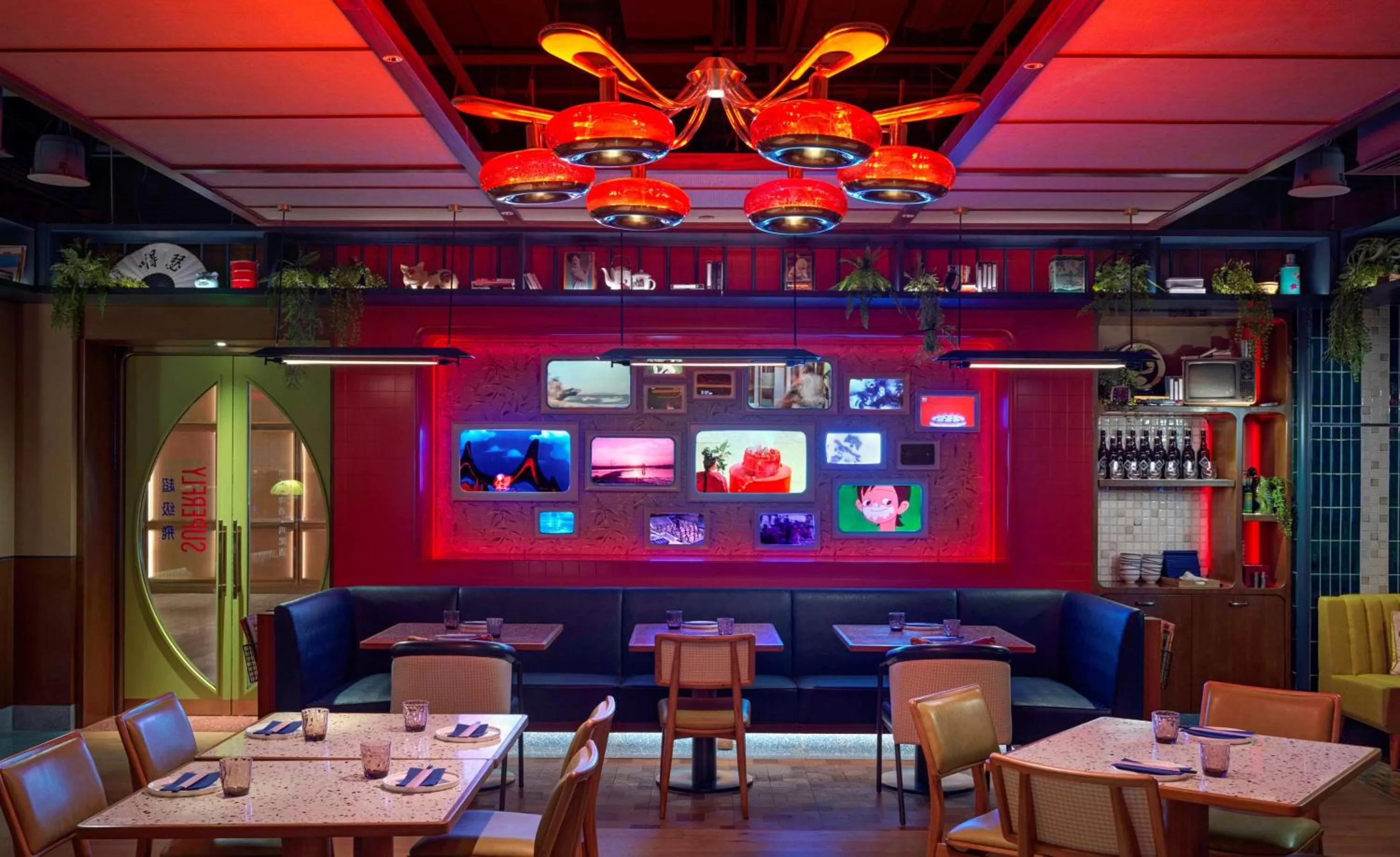 Restaurant/Places to Eat in The Opposite House