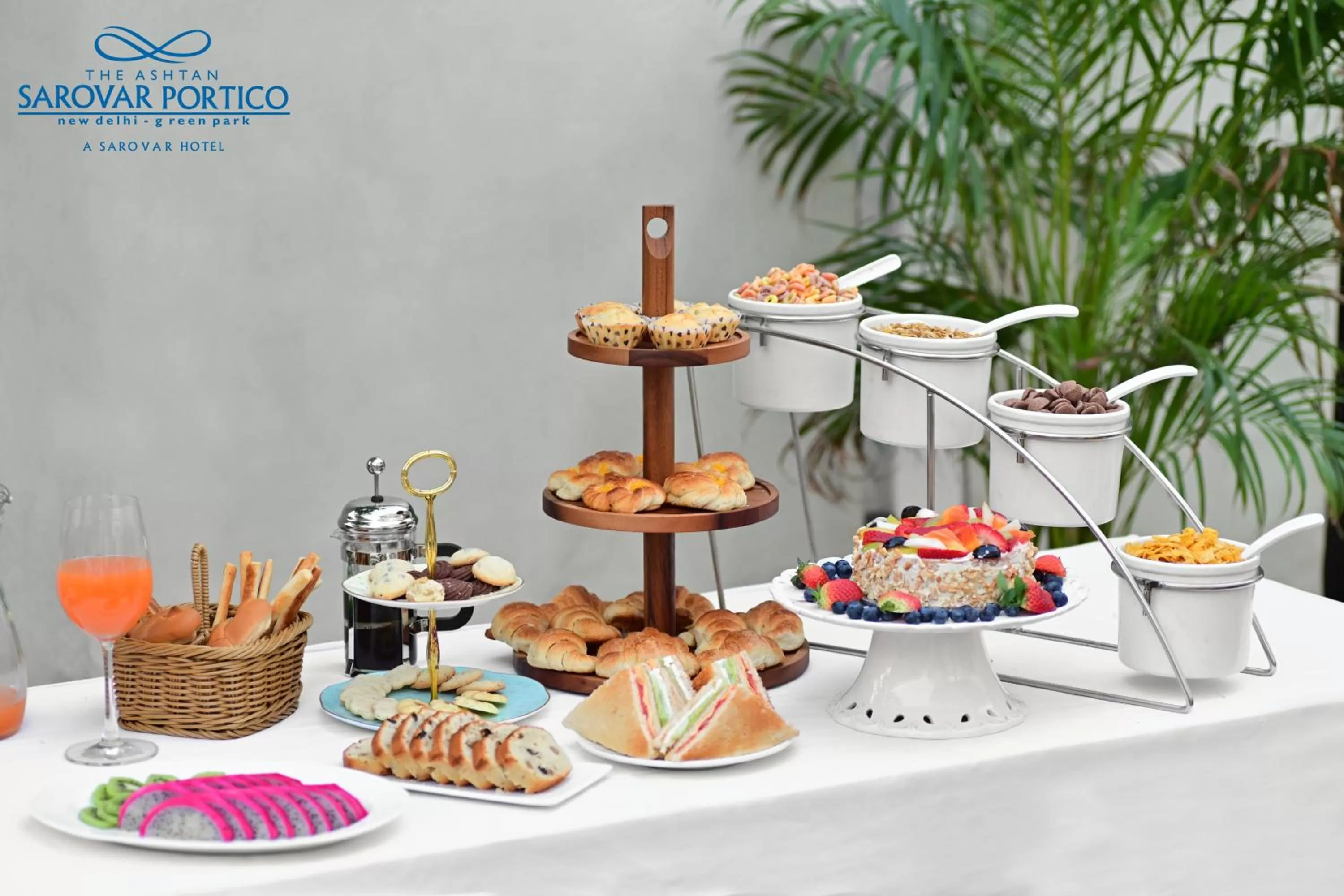 Breakfast in The Ashtan Sarovar Portico