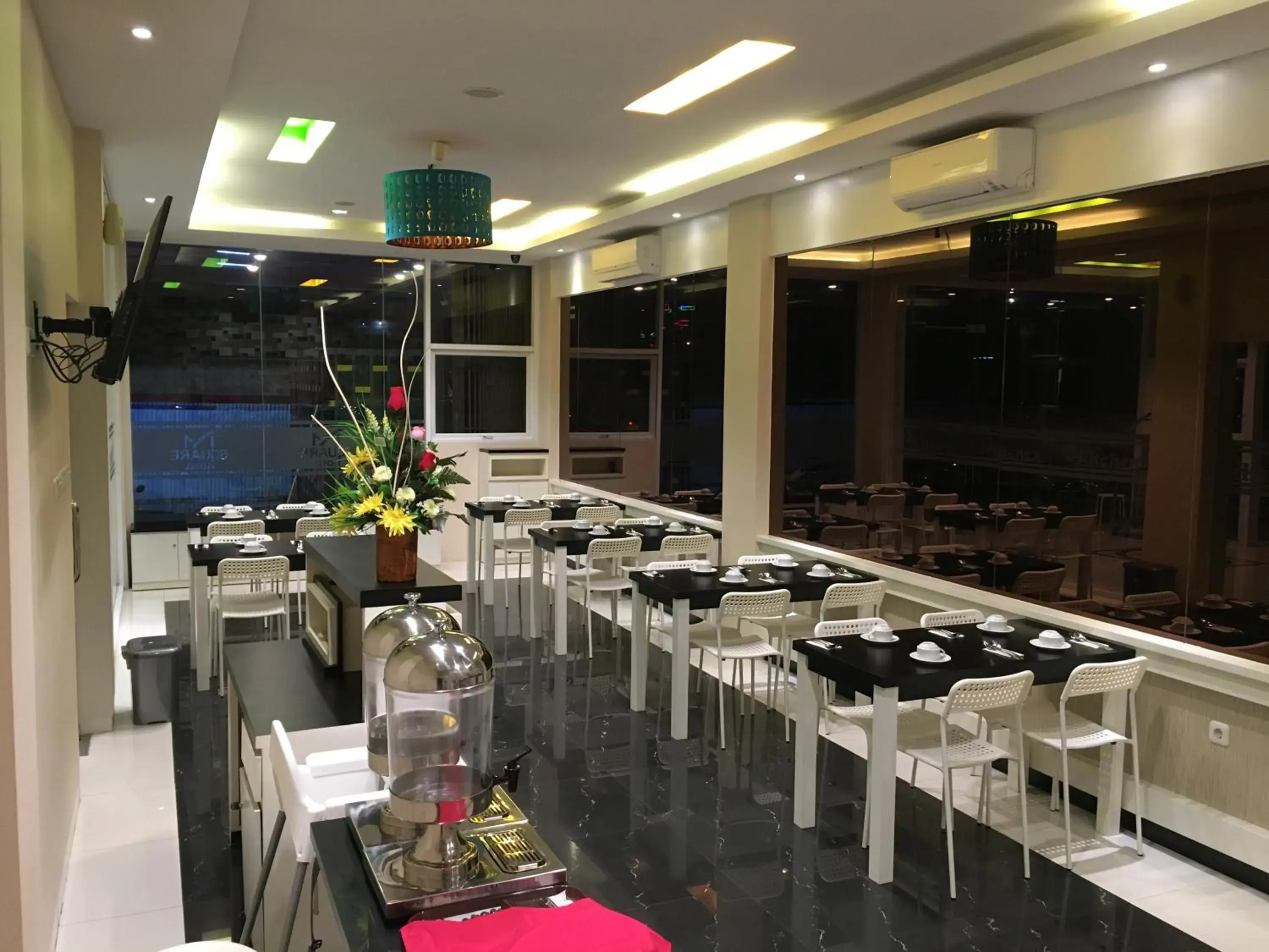 Restaurant/Places to Eat in Msquare Hotel