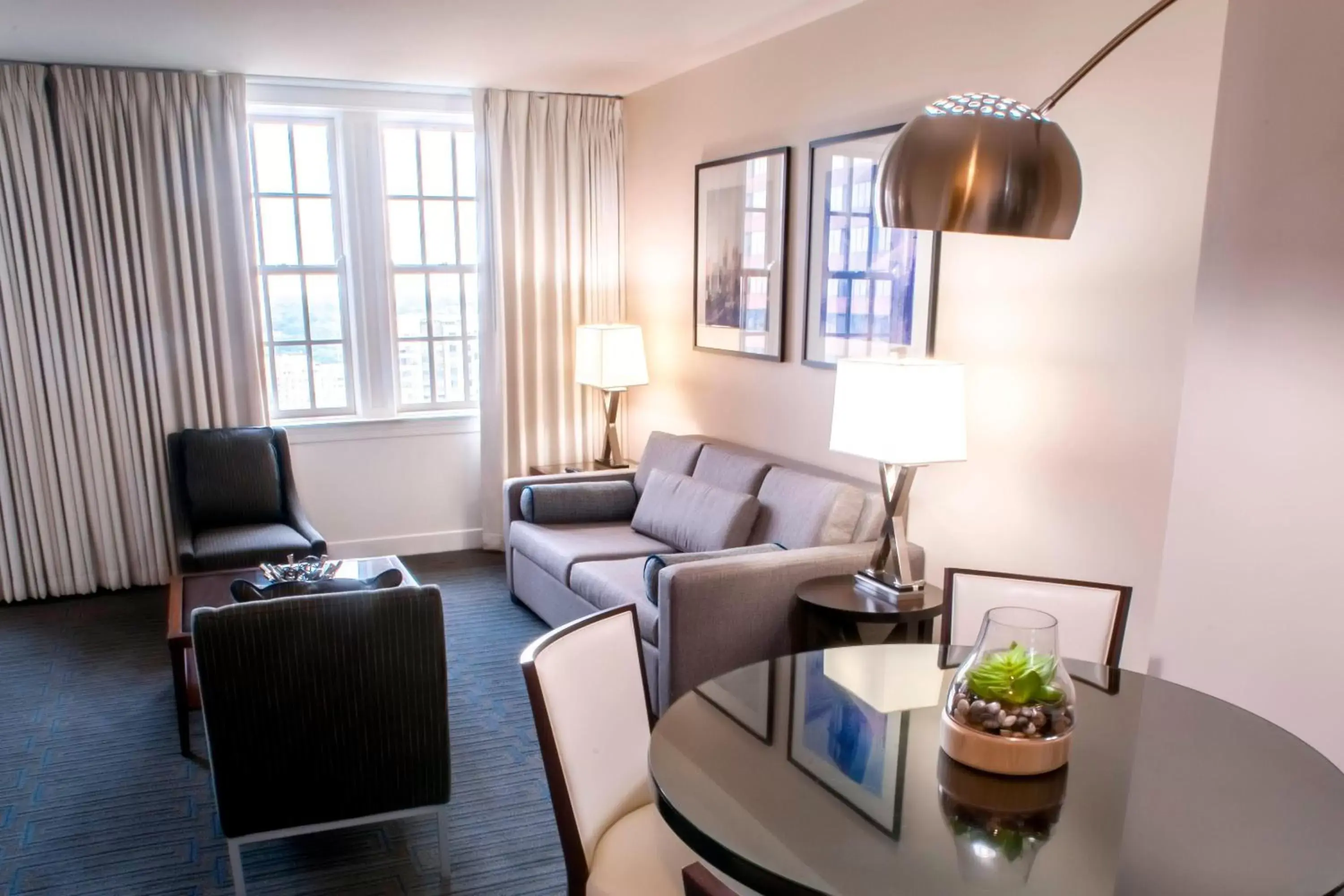 Living room, Seating Area in Ellis Hotel, Atlanta, a Tribute Portfolio Hotel