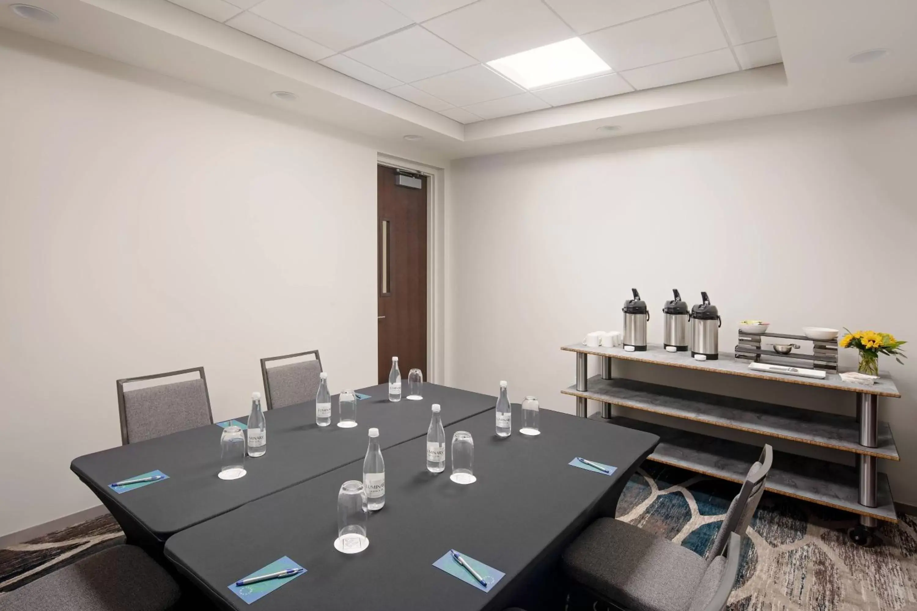 Meeting/conference room in Luminary Hotel & Co., Autograph Collection