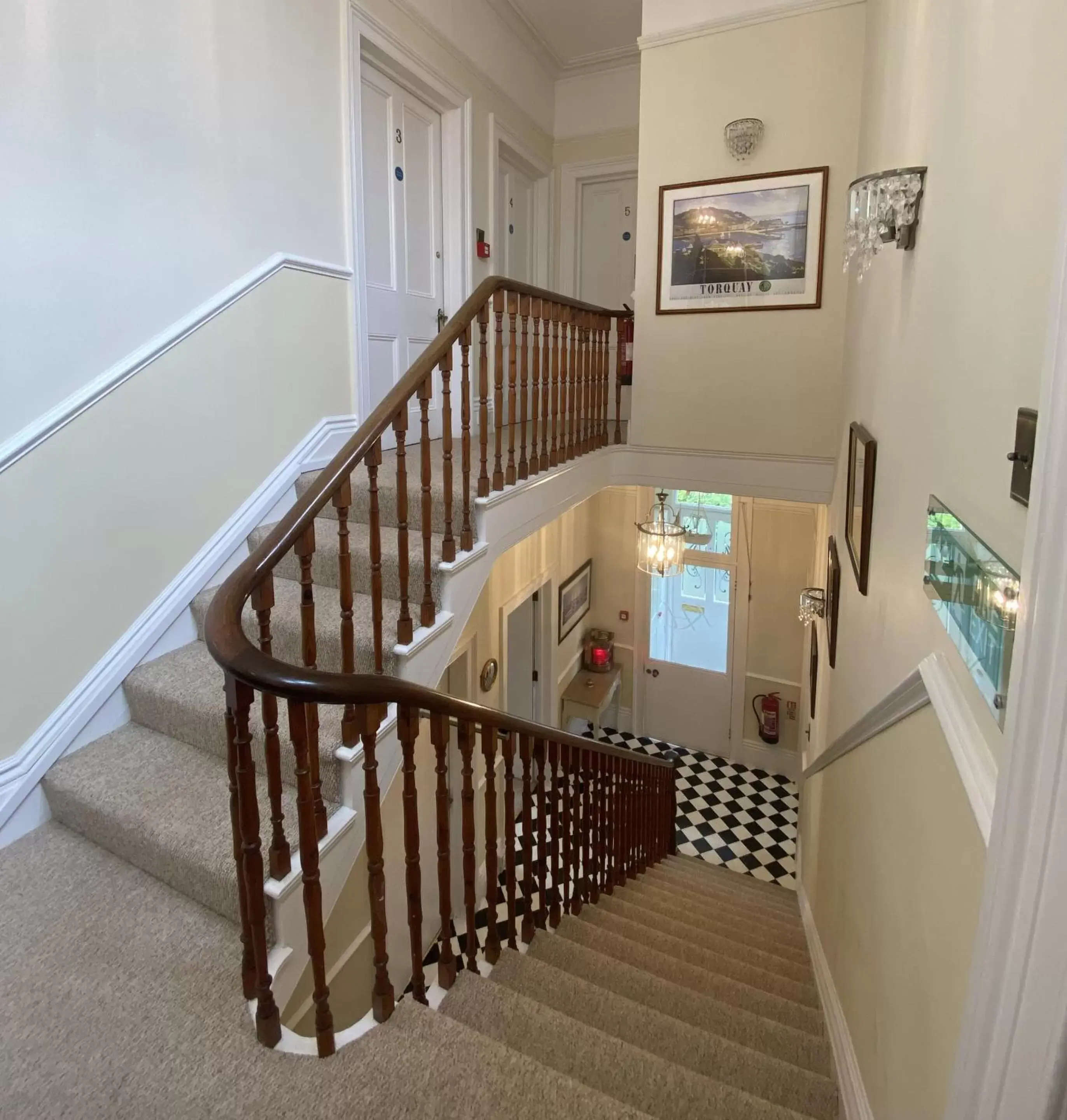 Lobby or reception, Balcony/Terrace in Kingston House