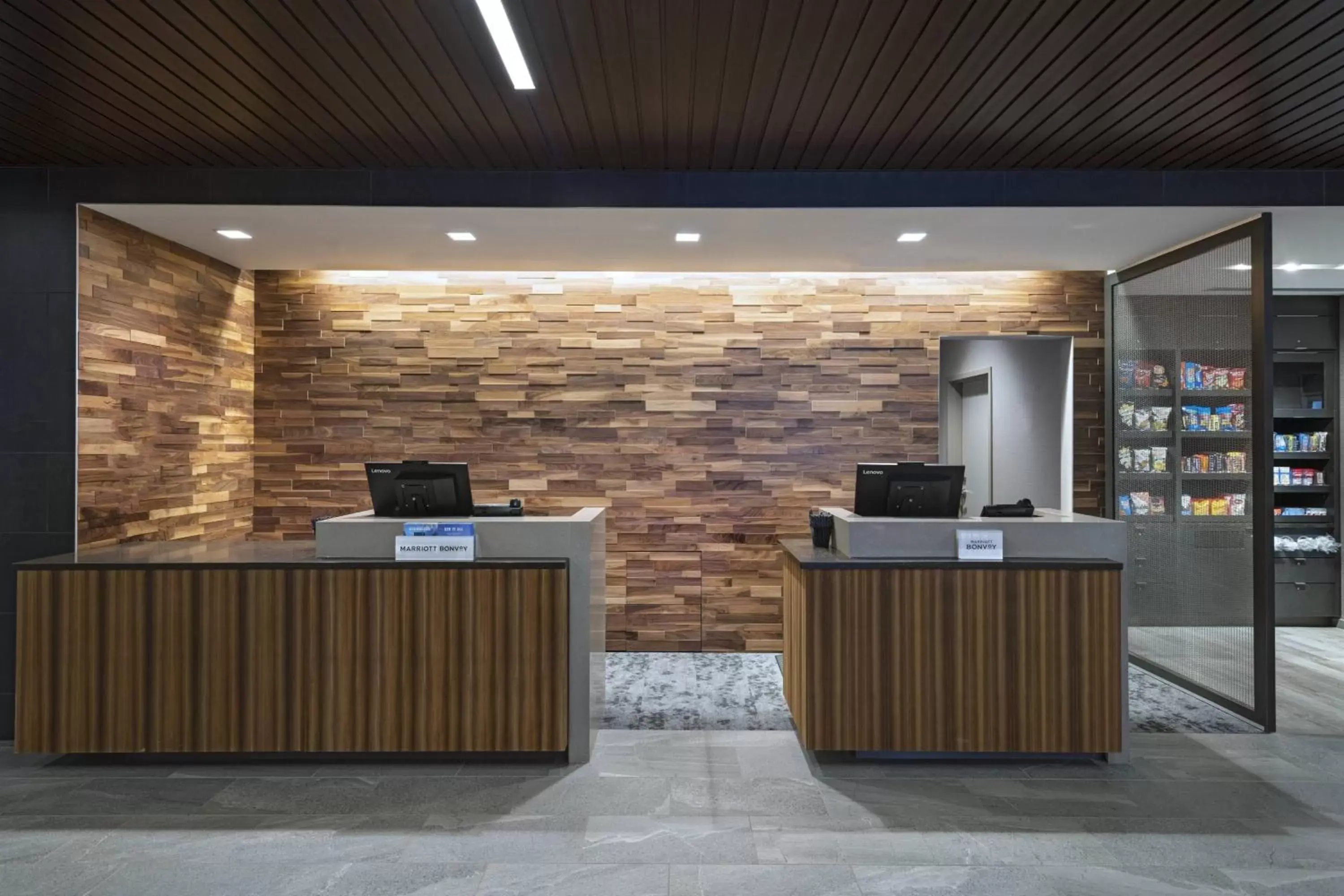 Property building, Lobby/Reception in Courtyard St. Louis Brentwood