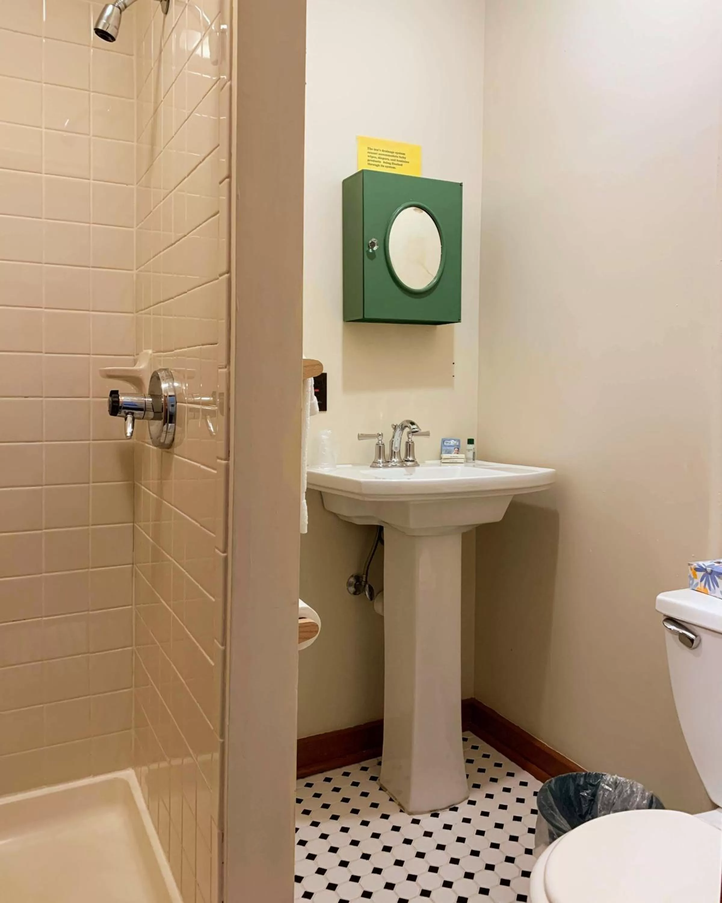 Bathroom in Lakeside Inn