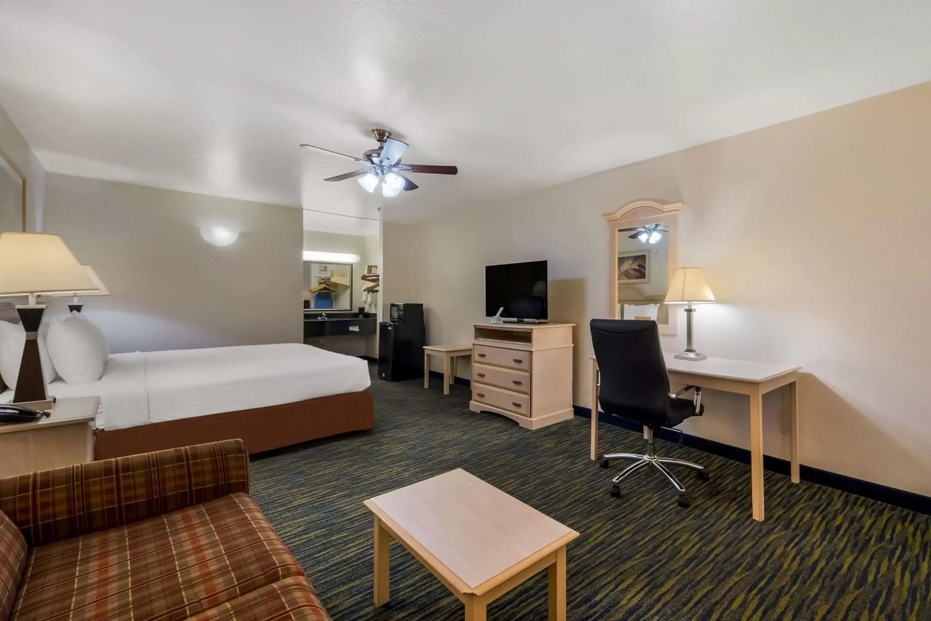 Bedroom, Seating Area in SureStay Hotel by Best Western Falfurrias