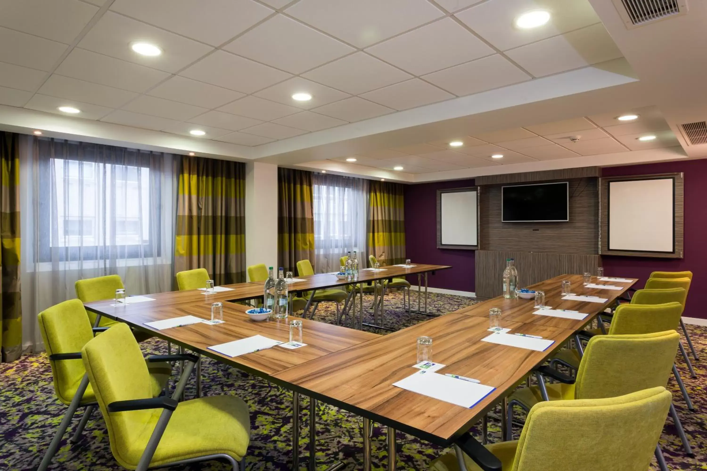 Meeting/conference room in Holiday Inn Express Harlow, an IHG Hotel