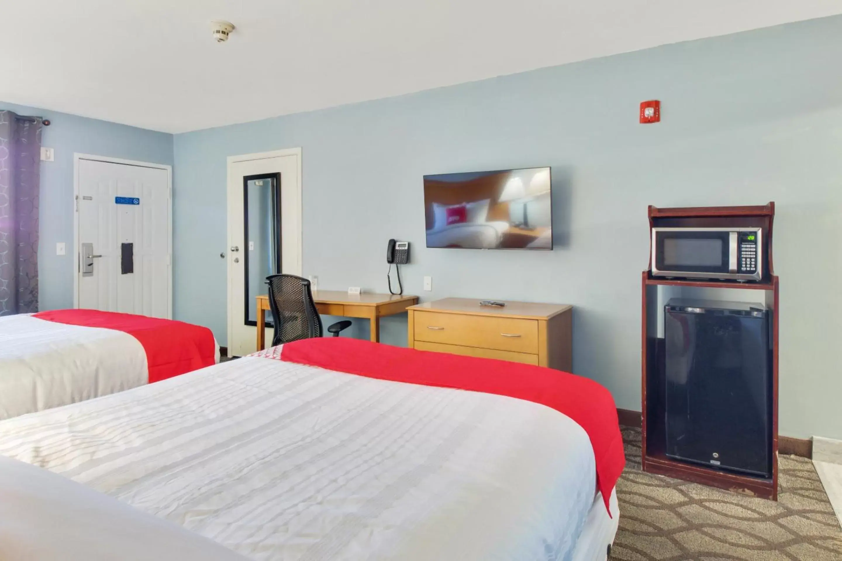 Bedroom, TV/Entertainment Center in OYO Hotel Ingleside TX