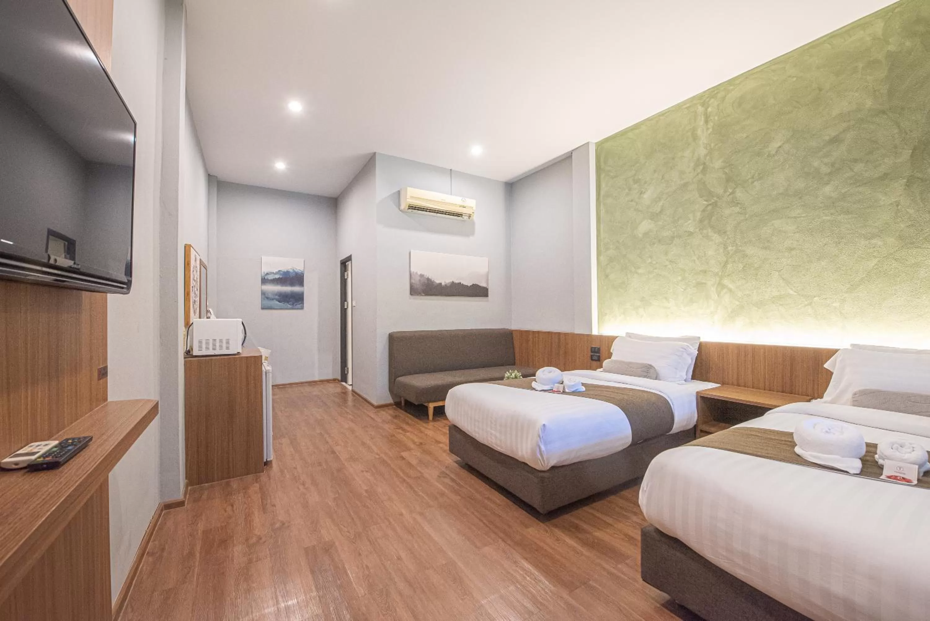 Photo of the whole room, Bed in Tarnsiri Boutique Resort