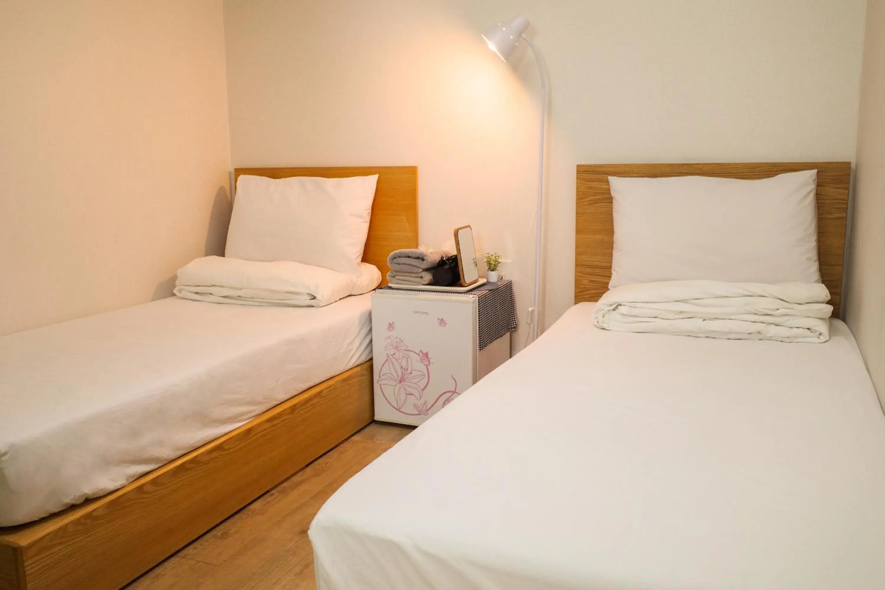 Twin Room - No Window in Starria Hostel - Foreigners Only
