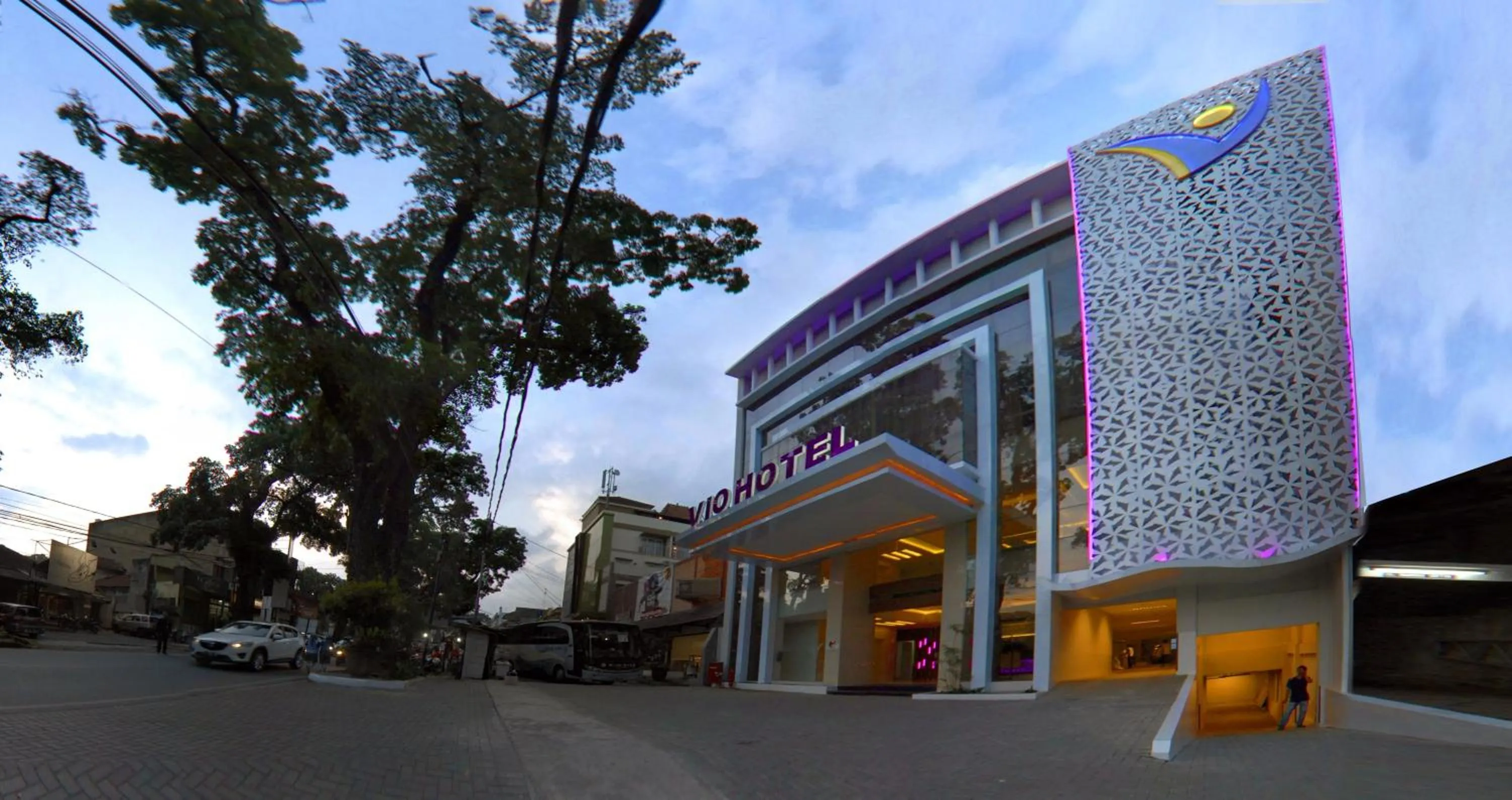 Facade/entrance in Vio Cihampelas