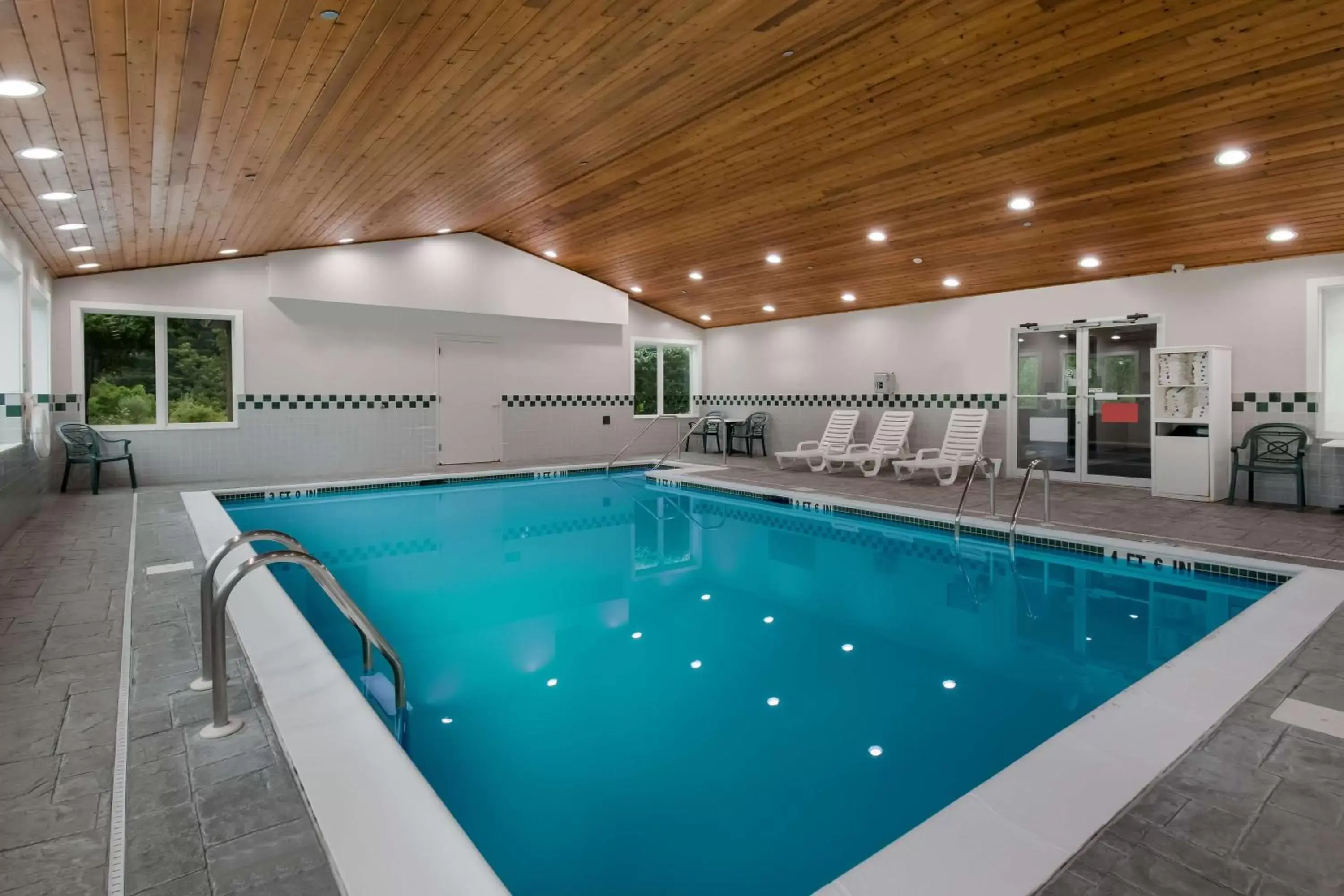 Pool view, Swimming Pool in Country Inn & Suites by Radisson, Harrisburg Northeast (Hershey), PA