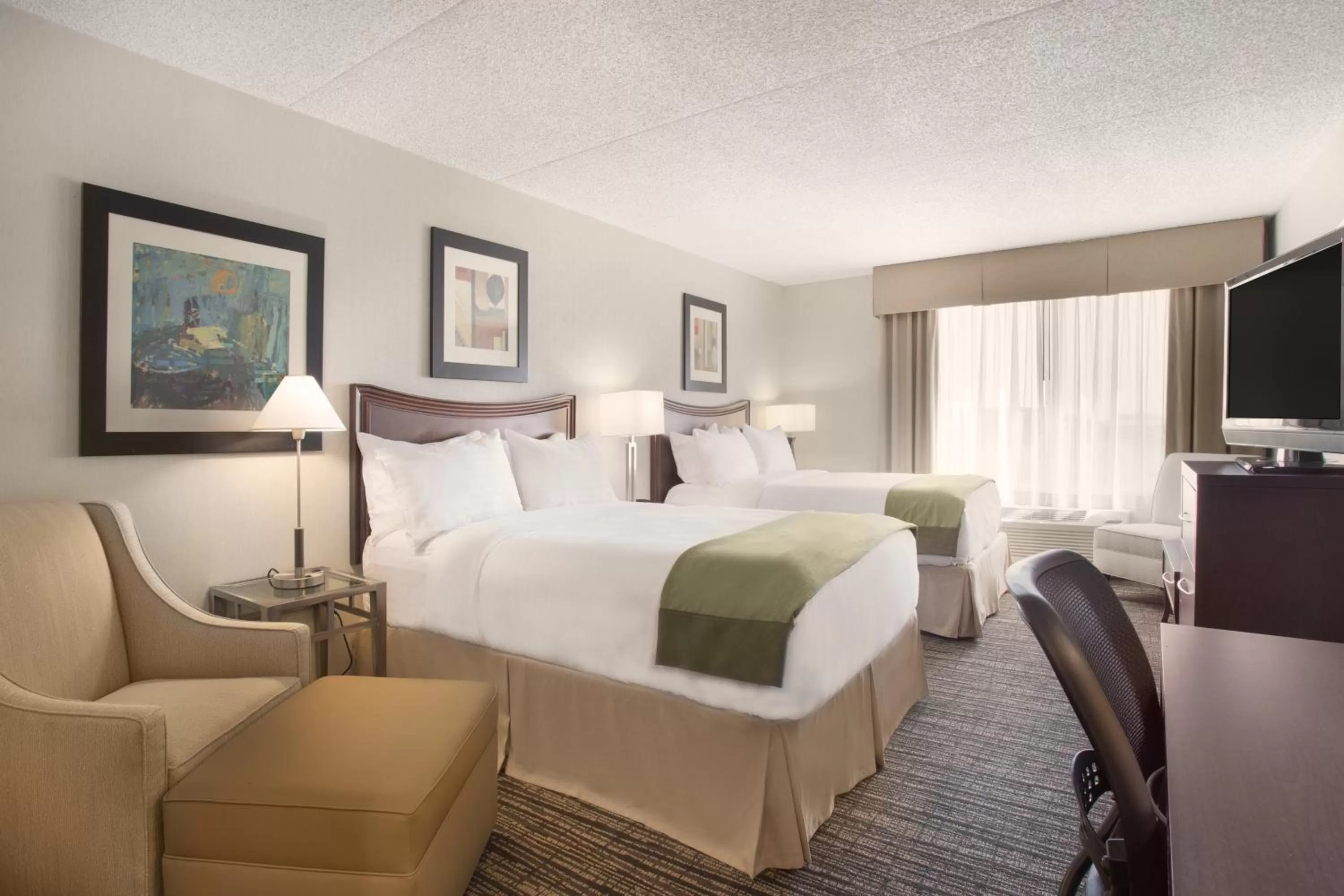 Photo of the whole room, Bed in Holiday Inn Scottsdale North- Airpark by IHG