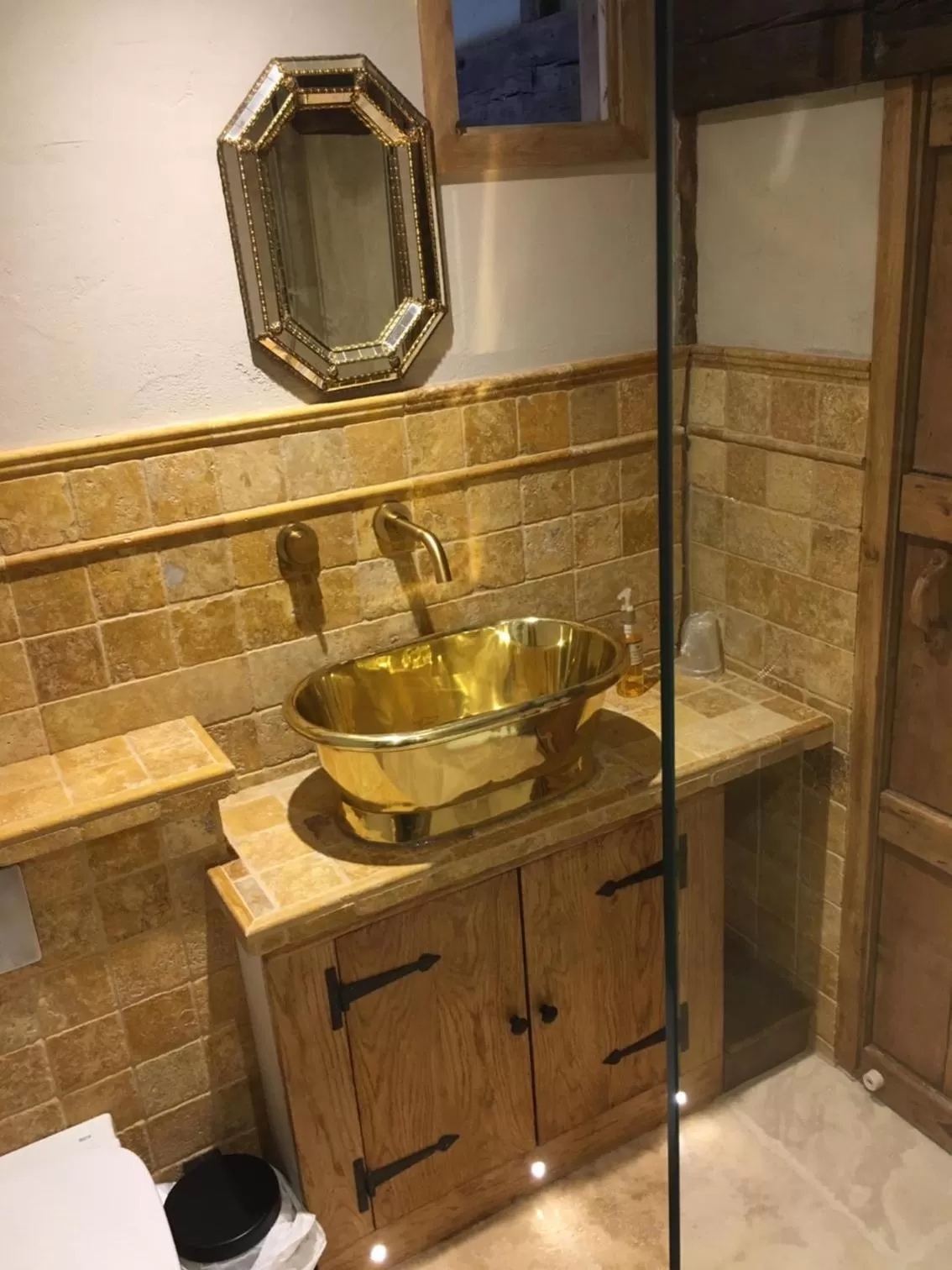 Bathroom in The Chequers Inn