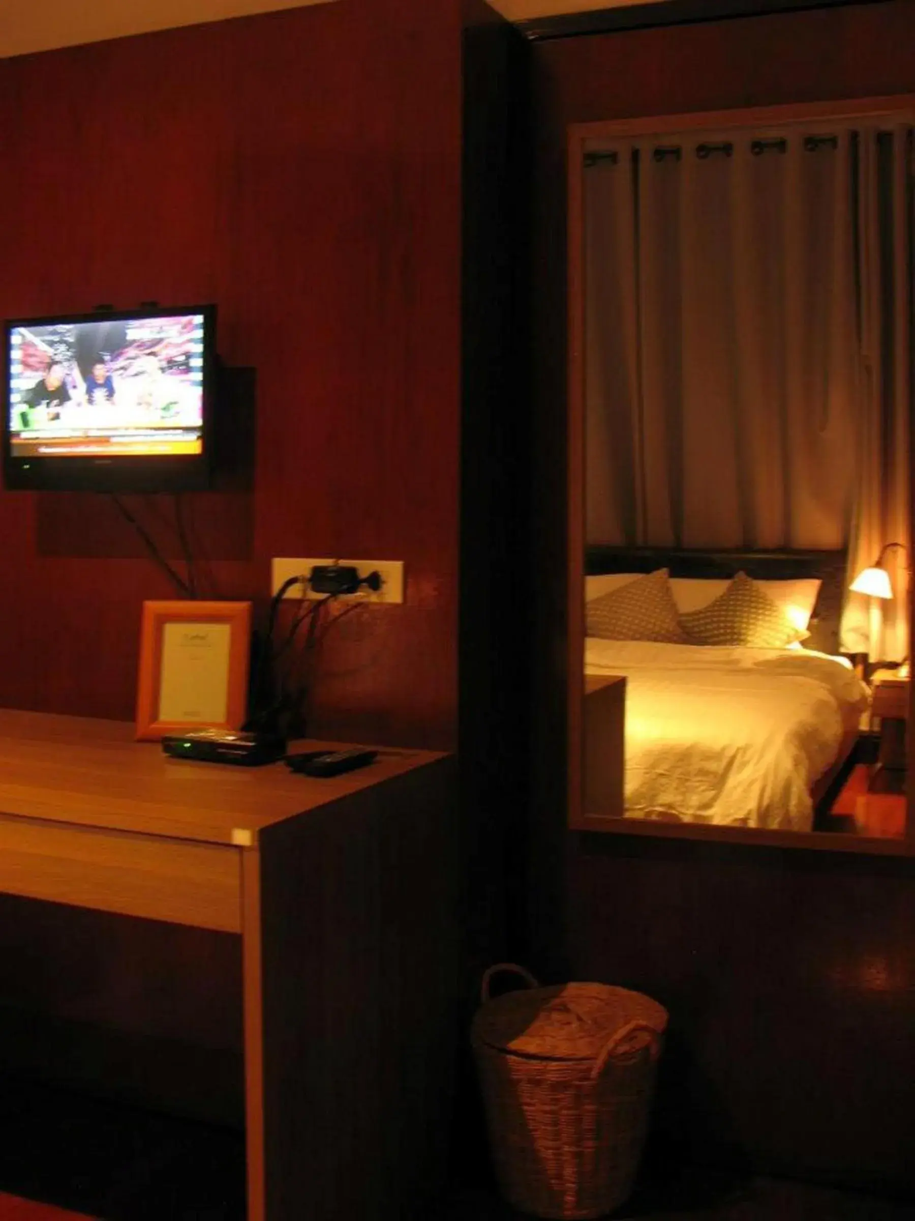 TV and multimedia, Bed in House 23 Guesthouse