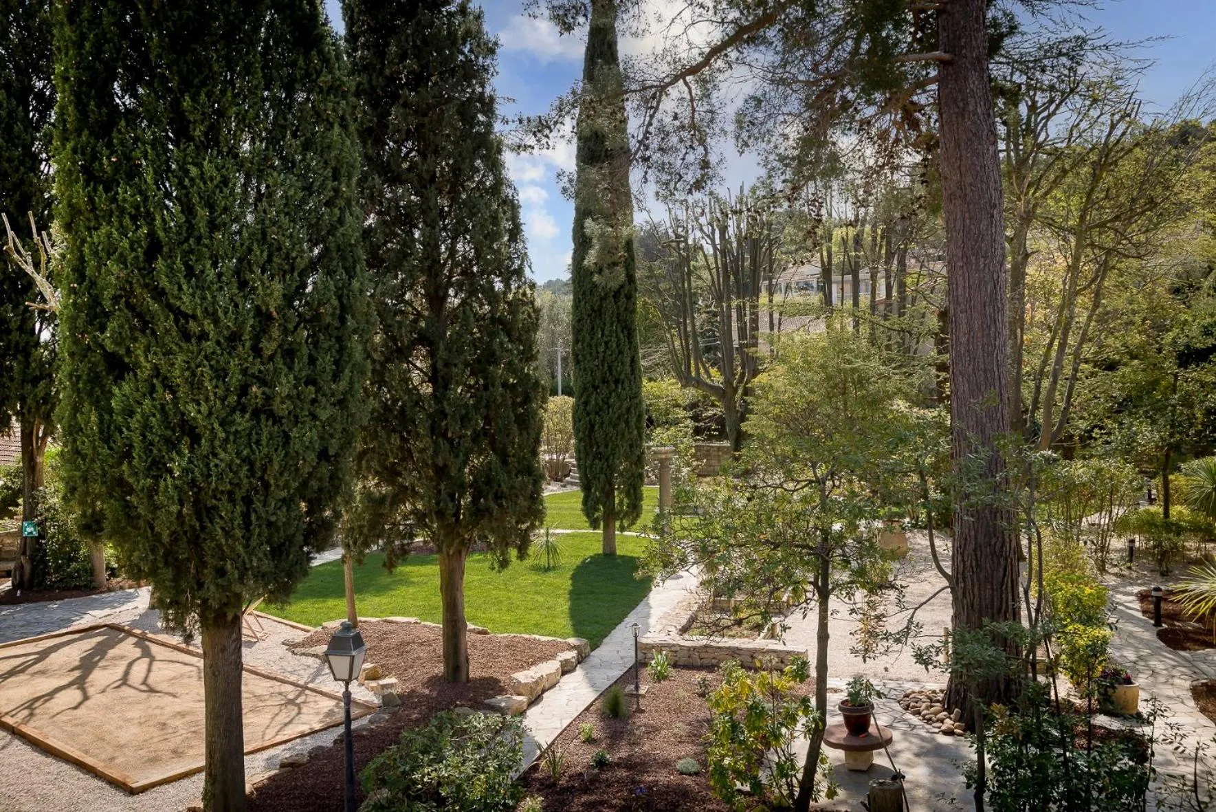 Property building in Hôtel la Magnaneraie