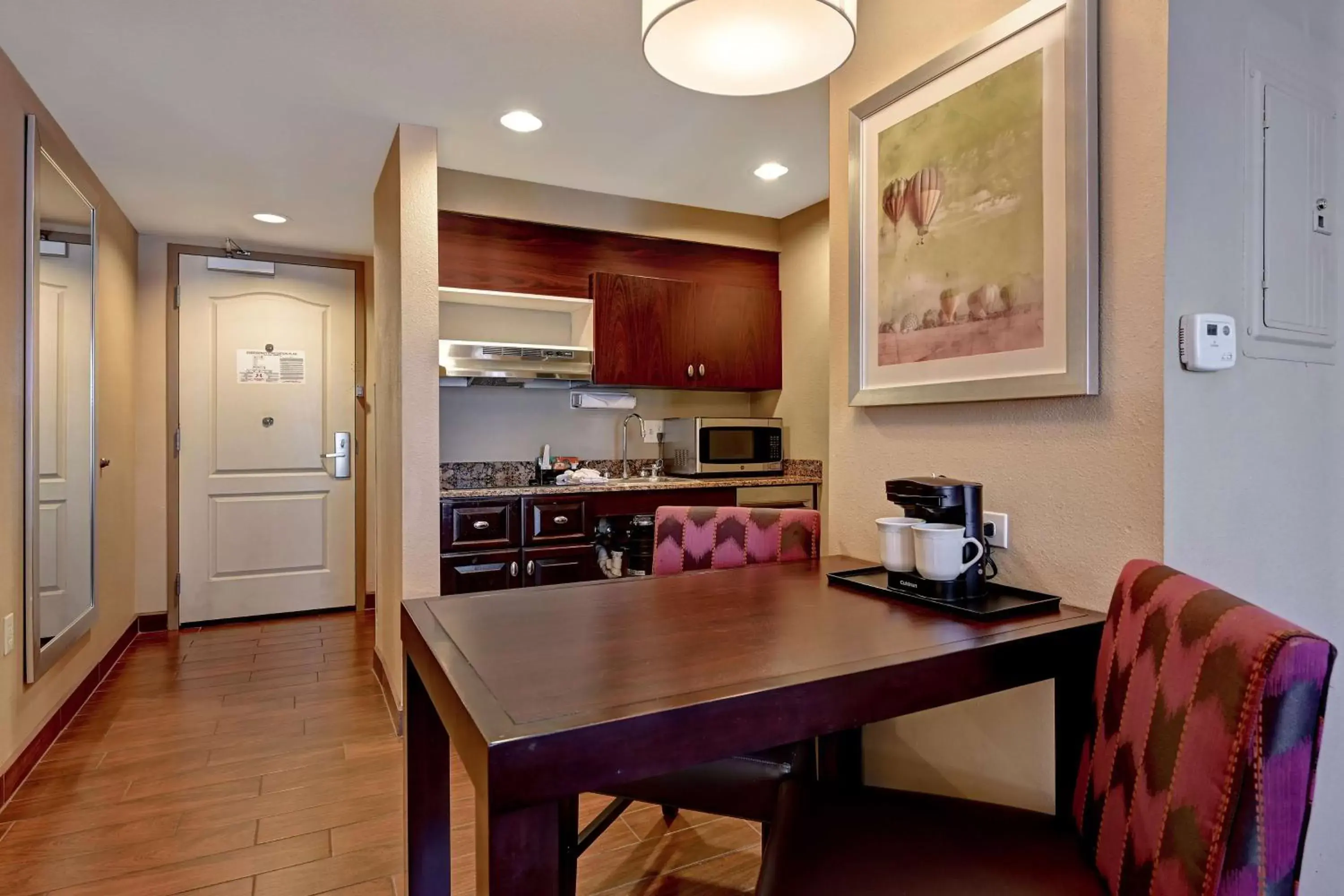 Kitchen or kitchenette, Kitchen/Kitchenette in Homewood Suites by Hilton Albuquerque Airport