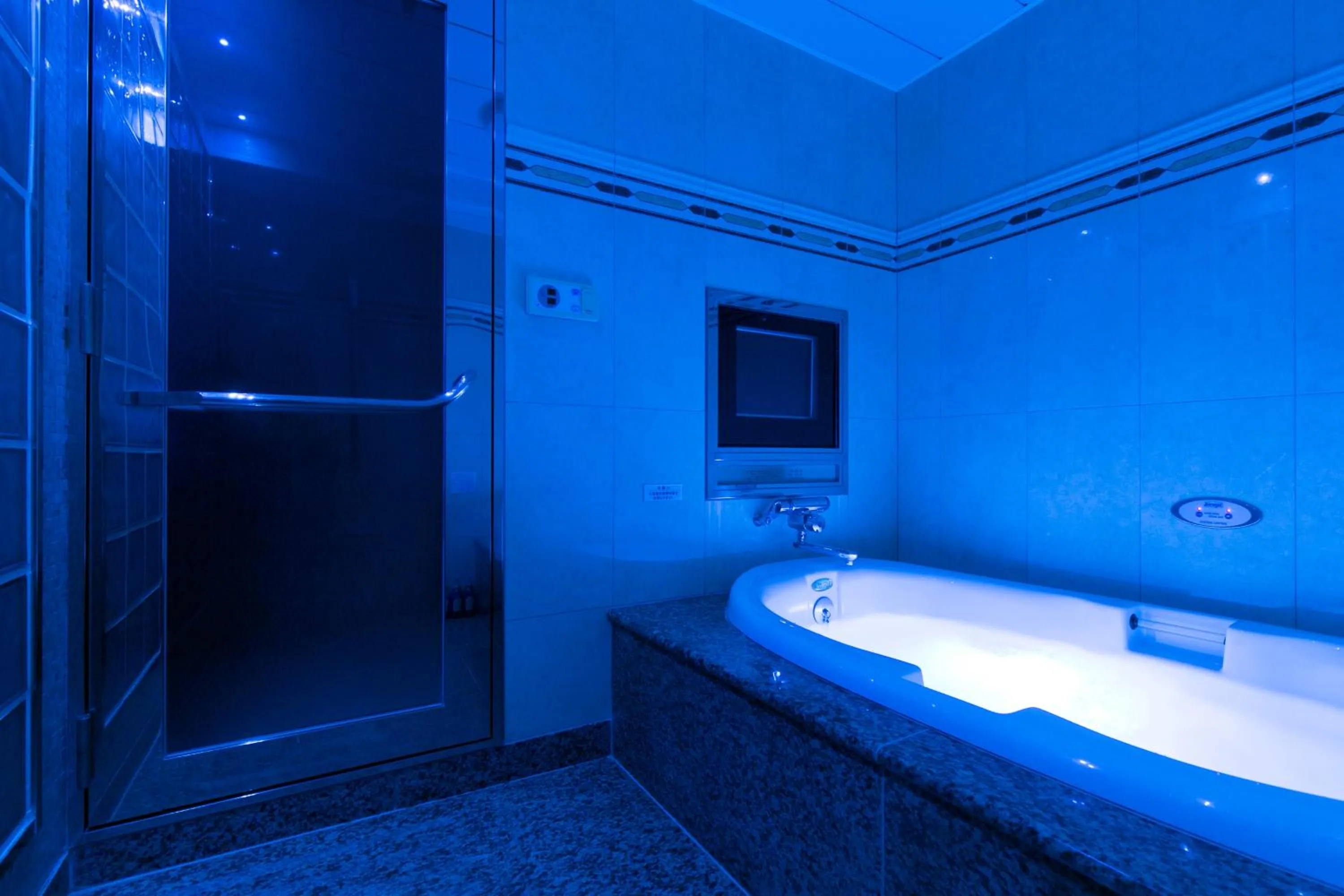 Shower in HOTEL D-WAVE Shinjuku（Adult Only)