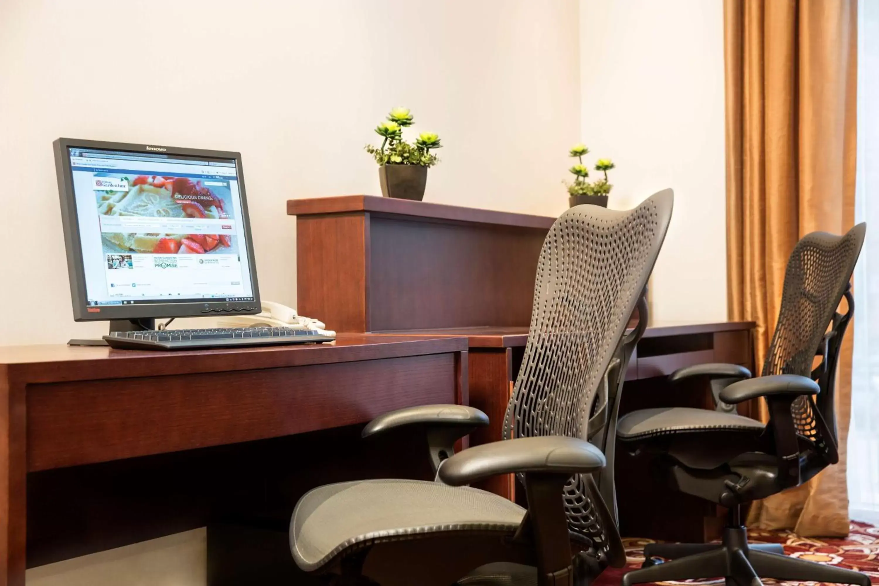 Business facilities in Hilton Garden Inn Hanoi