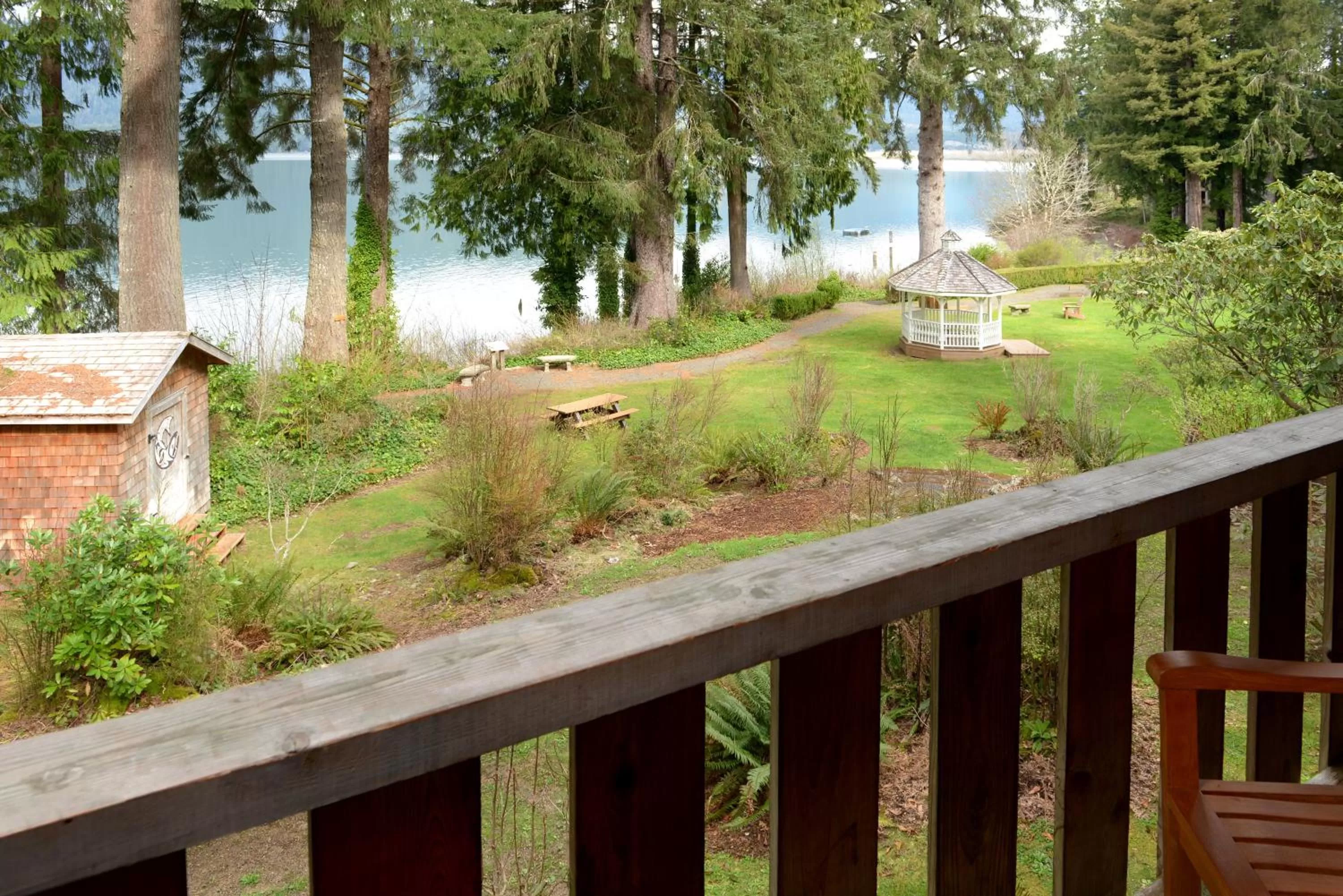 Balcony/Terrace in Lake Quinault Lodge