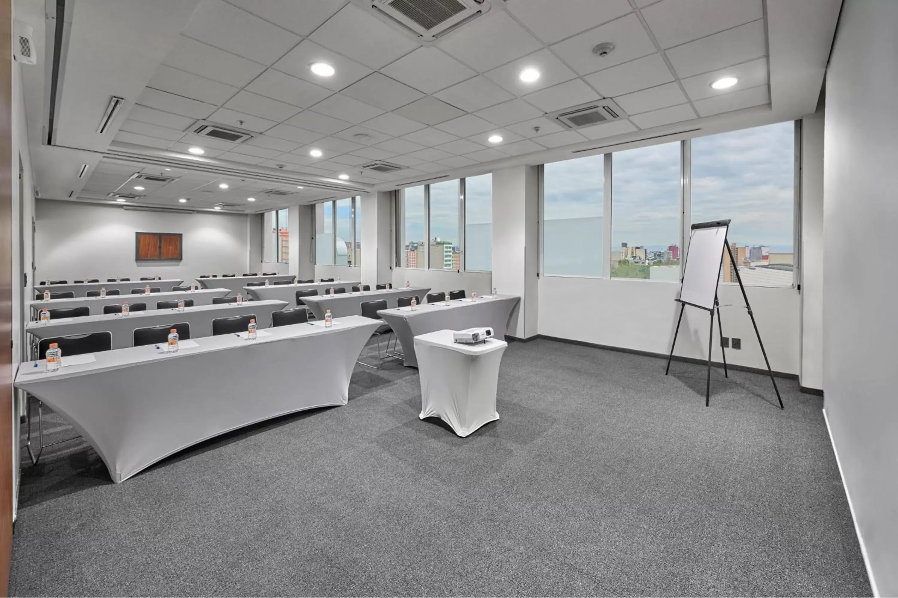 Meeting/conference room in City Express Plus by Marriott Patio Universidad