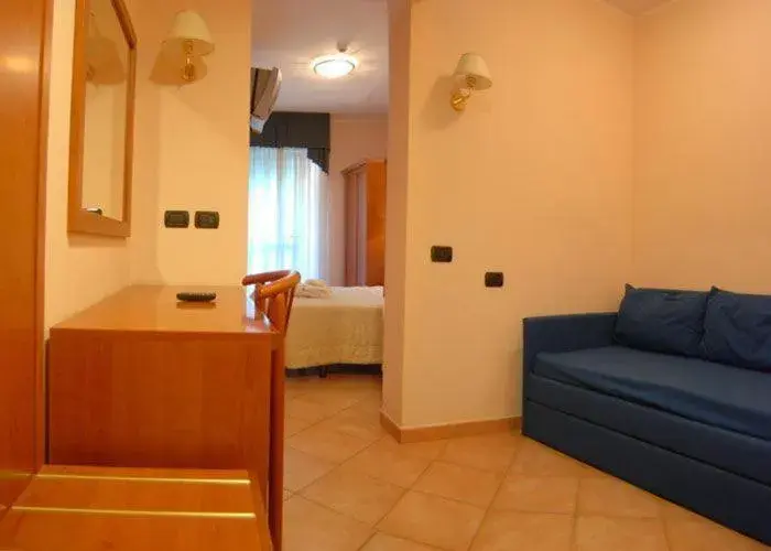 Triple Room with Balcony in Jole