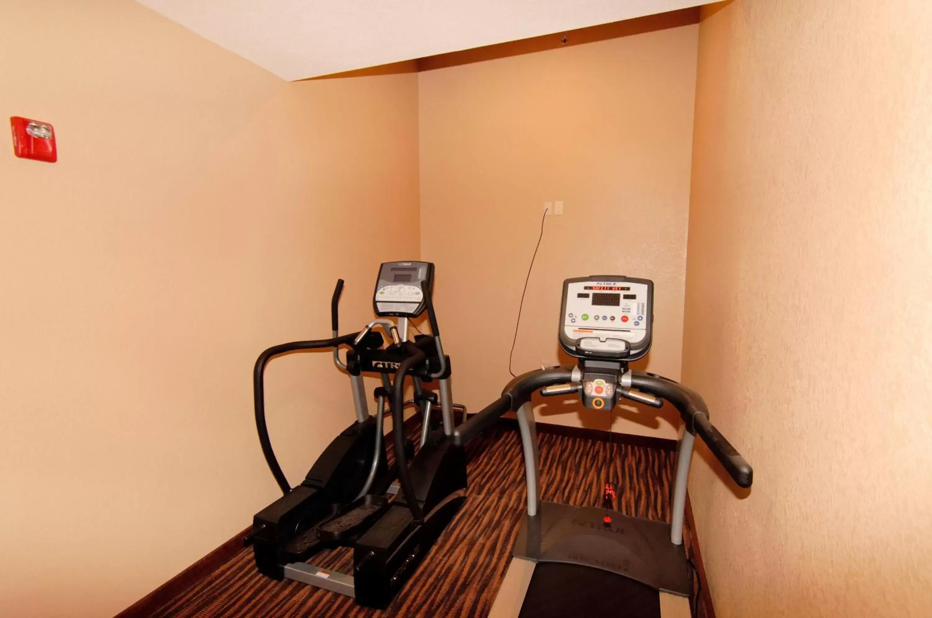 Fitness centre/facilities in Cobblestone Inn & Suites - Denison | Oak Ridge
