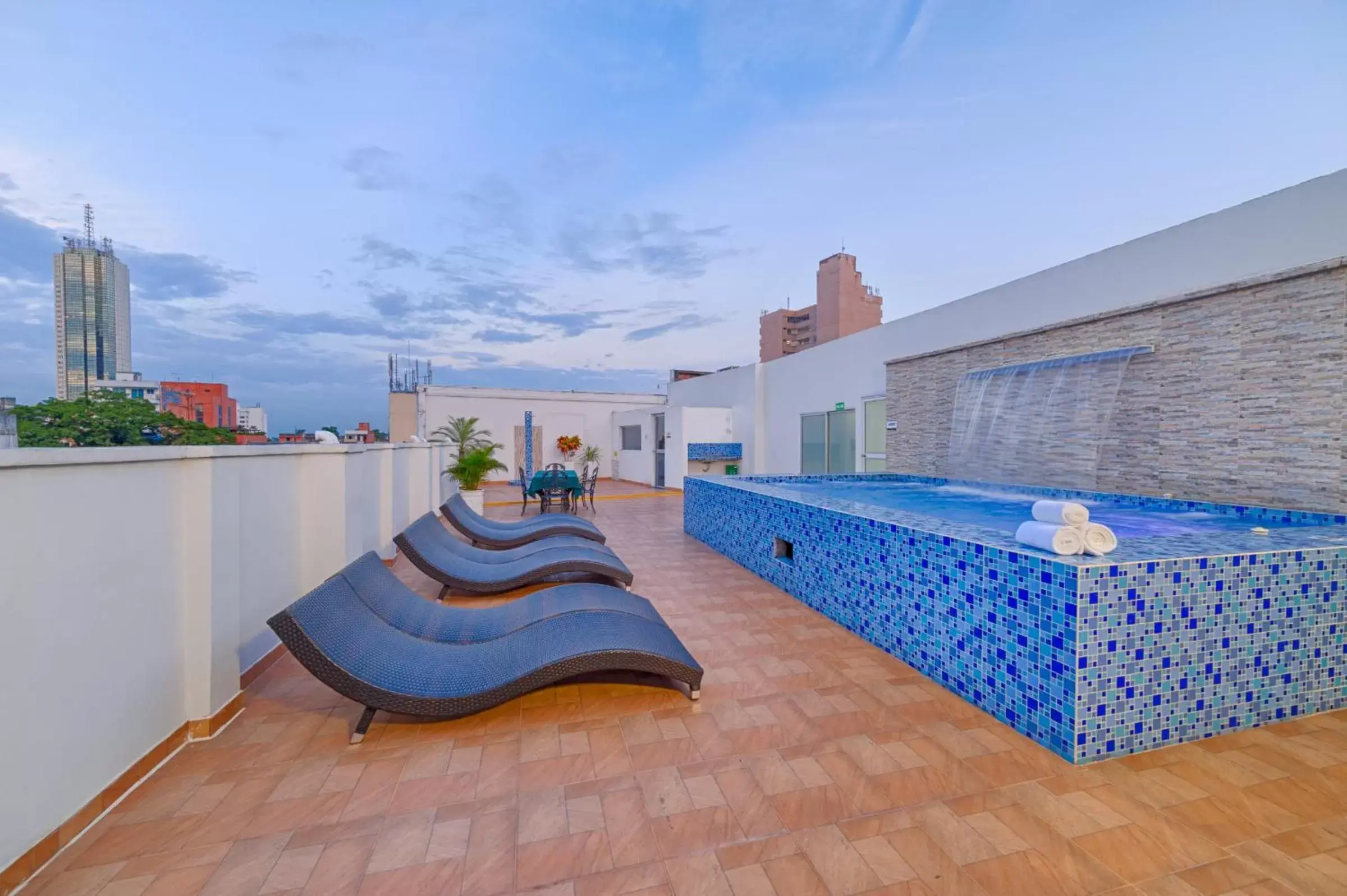 Balcony/Terrace, Swimming Pool in Hotel Granada Real