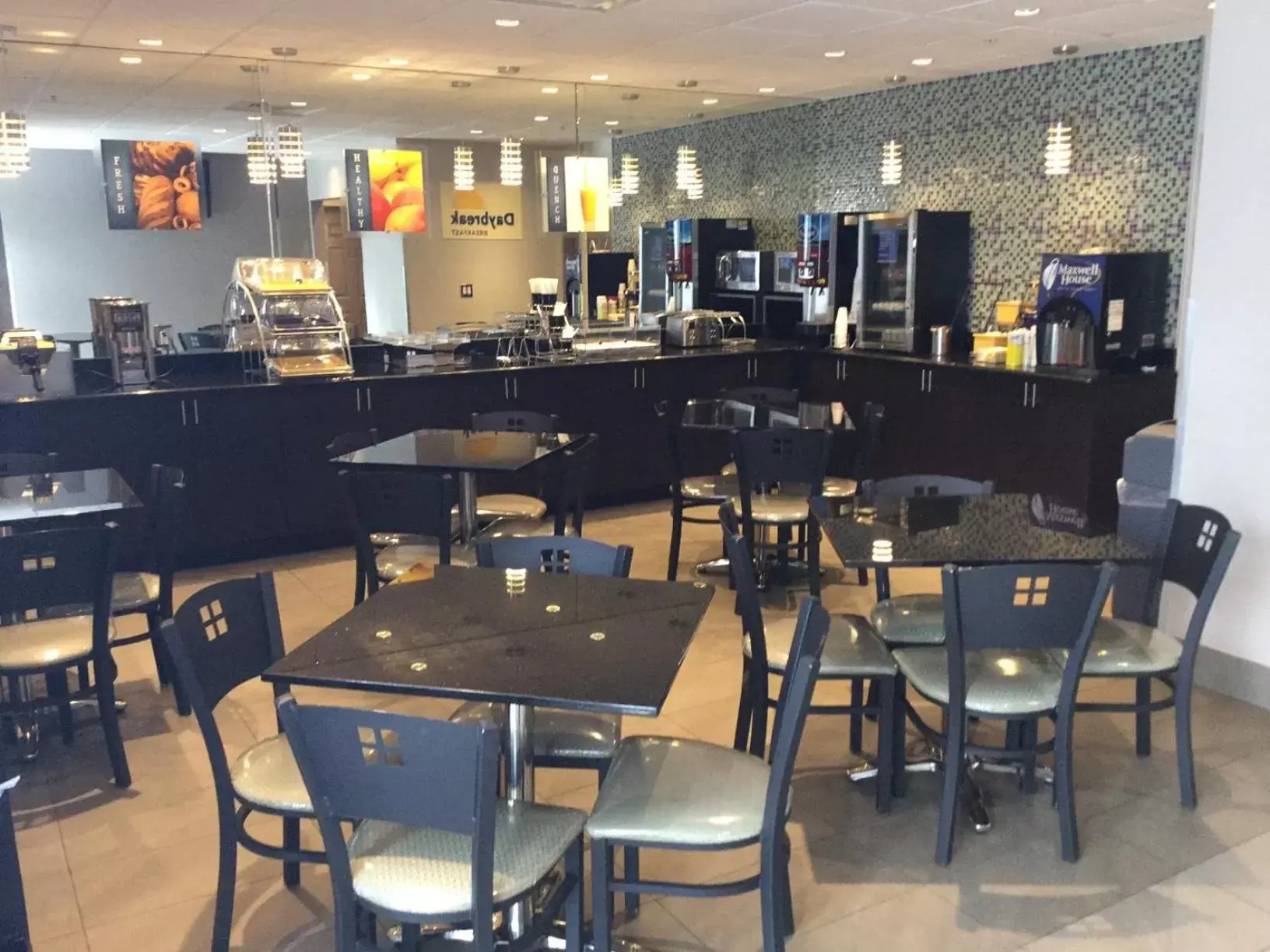 Continental breakfast, Restaurant/Places to Eat in Days Inn & Suites by Wyndham Bonita Springs North Naples