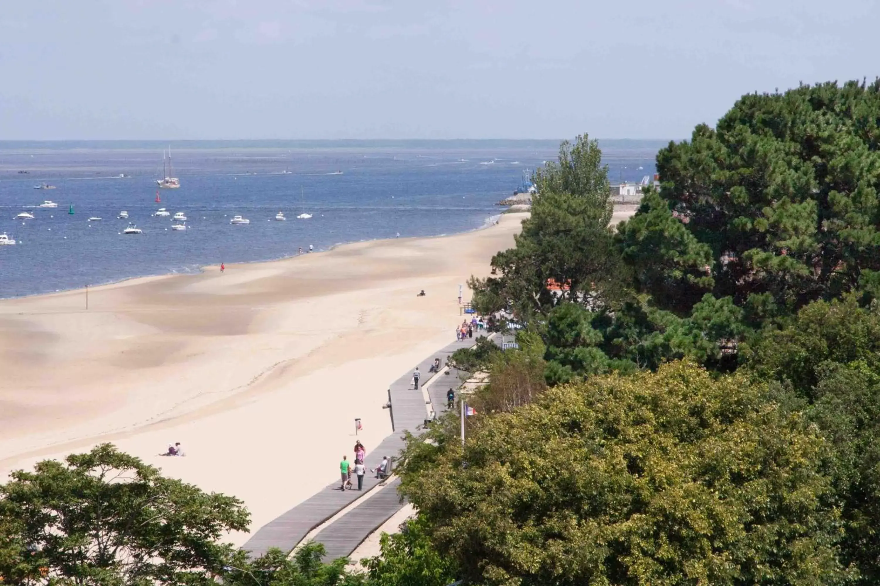 Beach, Sea View in Hôtel Le B d'Arcachon by Inwood Hotels