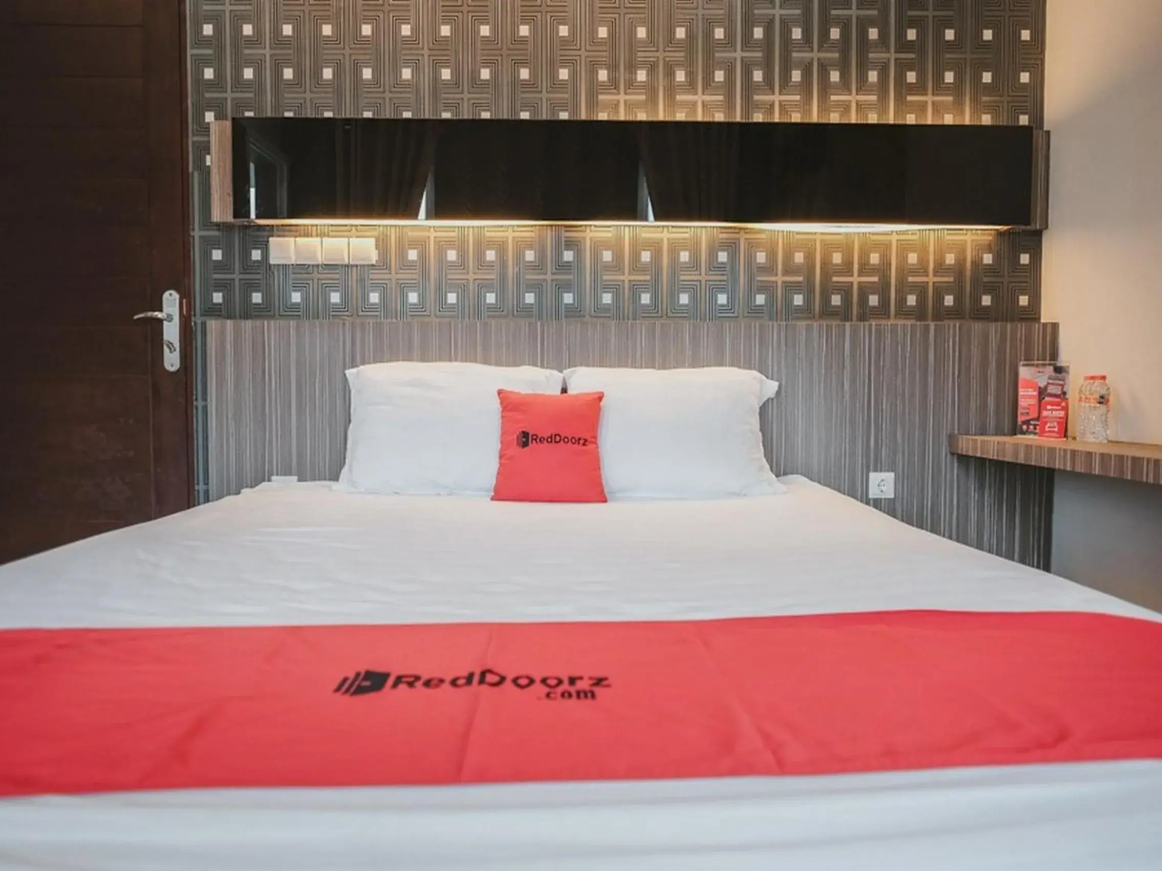 Bedroom, Bed in RedDoorz @ Jamin Ginting Medan