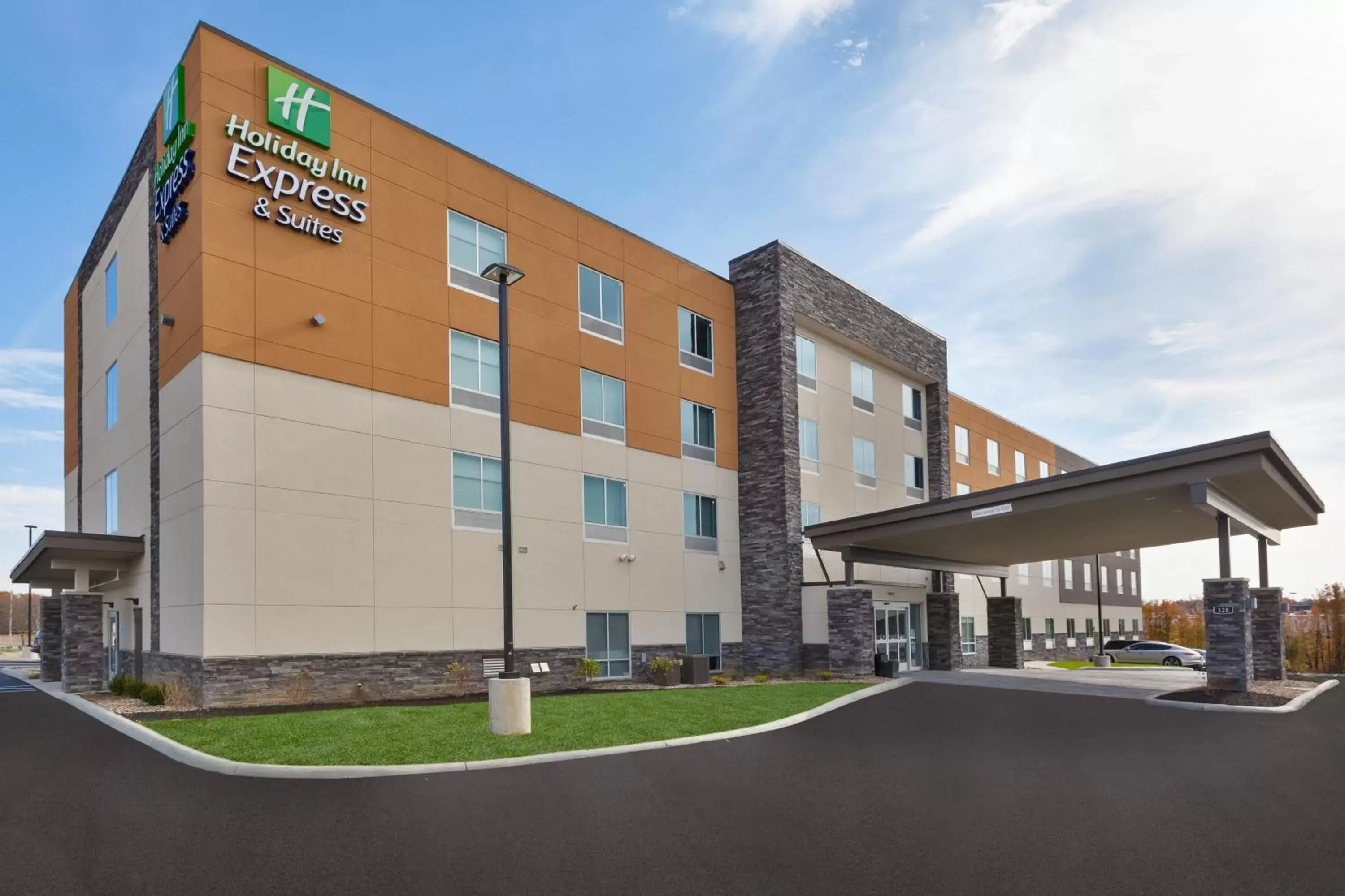 Property building in Holiday Inn Express & Suites Wooster by IHG Property building in Holiday Inn Express & Suites Wooster by IHG