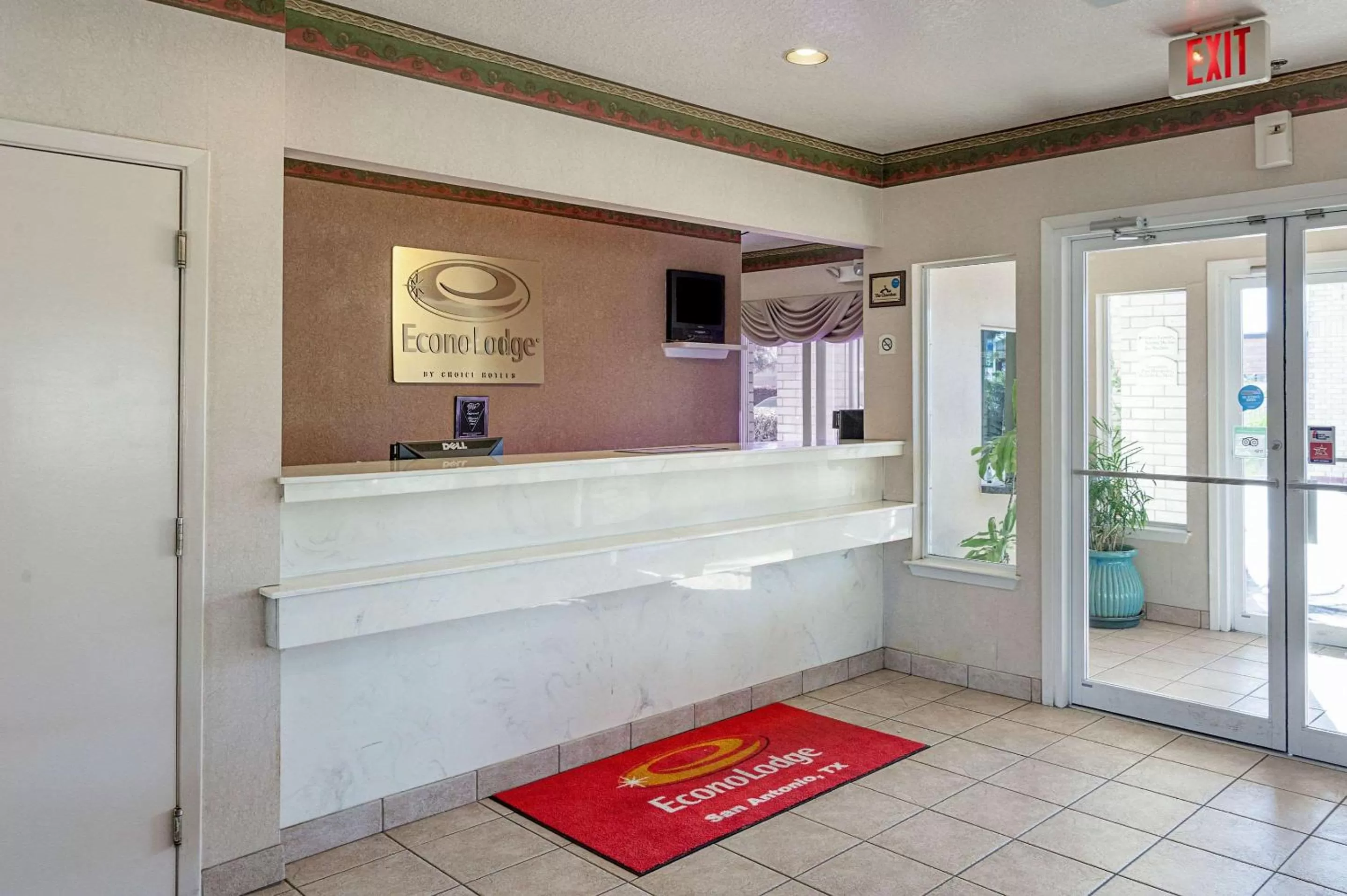 Lobby or reception in Econo Lodge San Antonio South