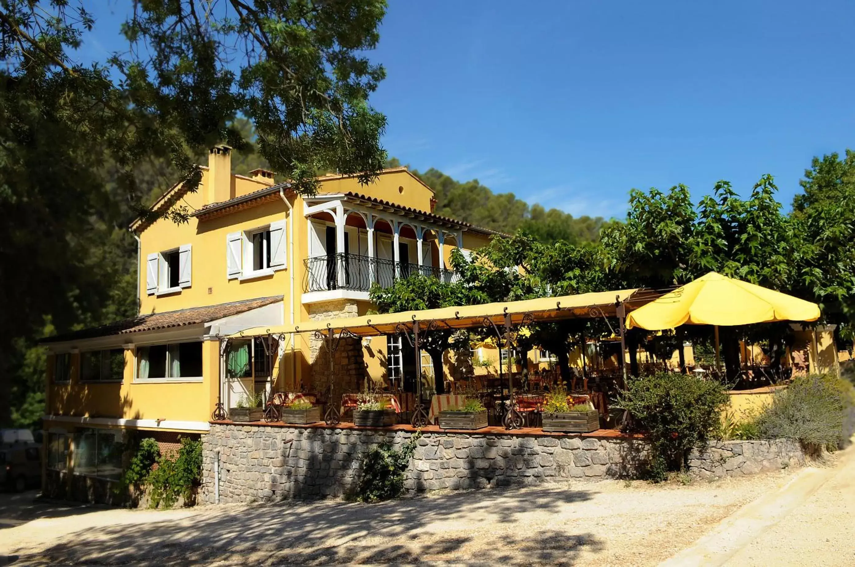 Restaurant/places to eat, Property Building in The Originals City, Hôtel Les Bastides du Gapeau