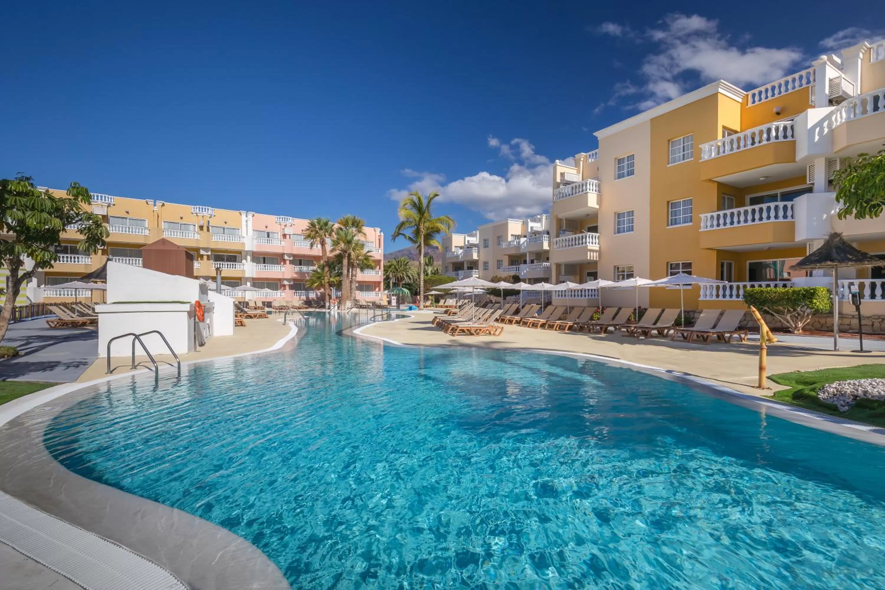 Swimming pool in Allegro Isora