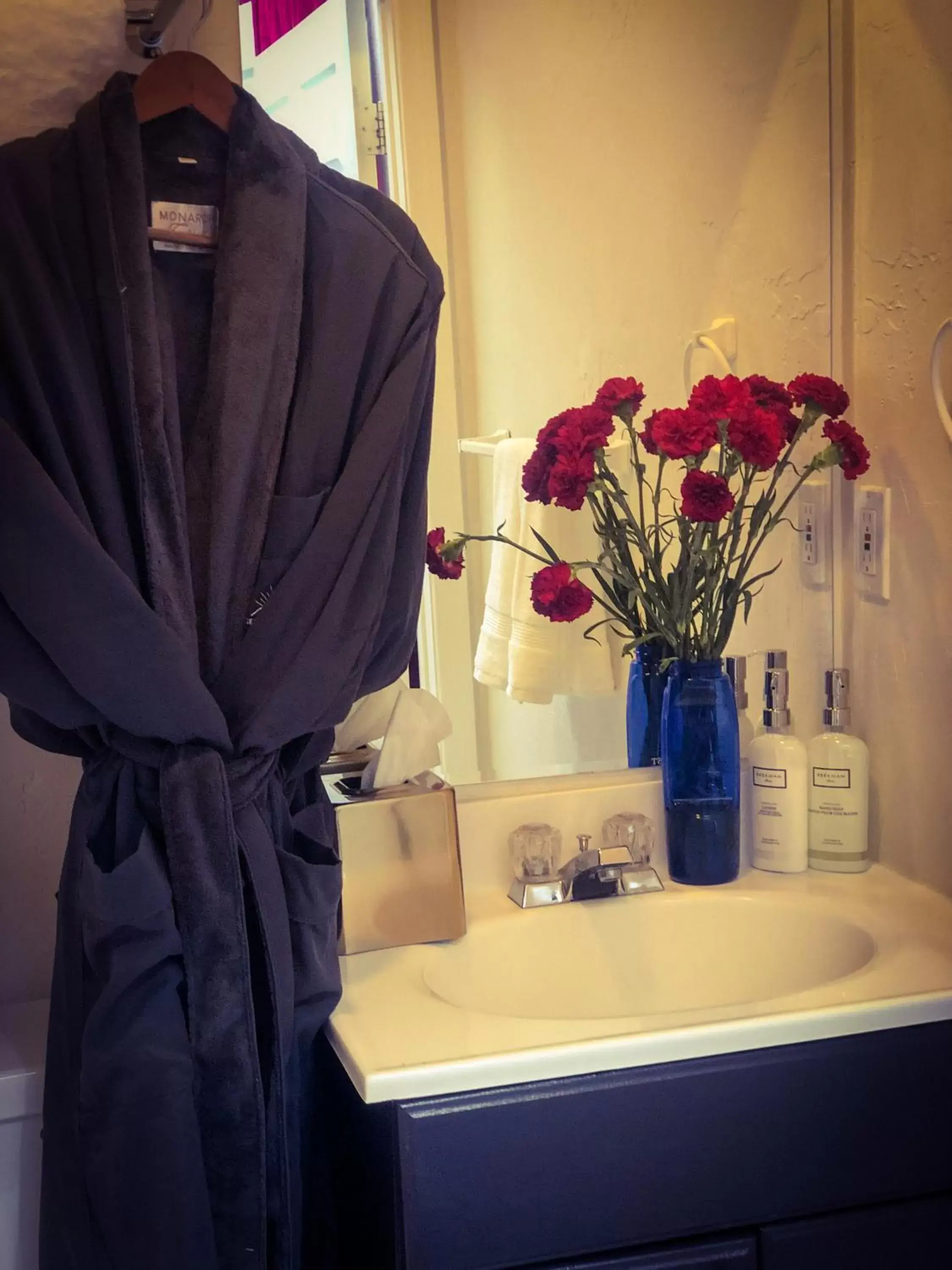 Bathroom in Quiet Mind Mountain Lodge, Retreat & Spa