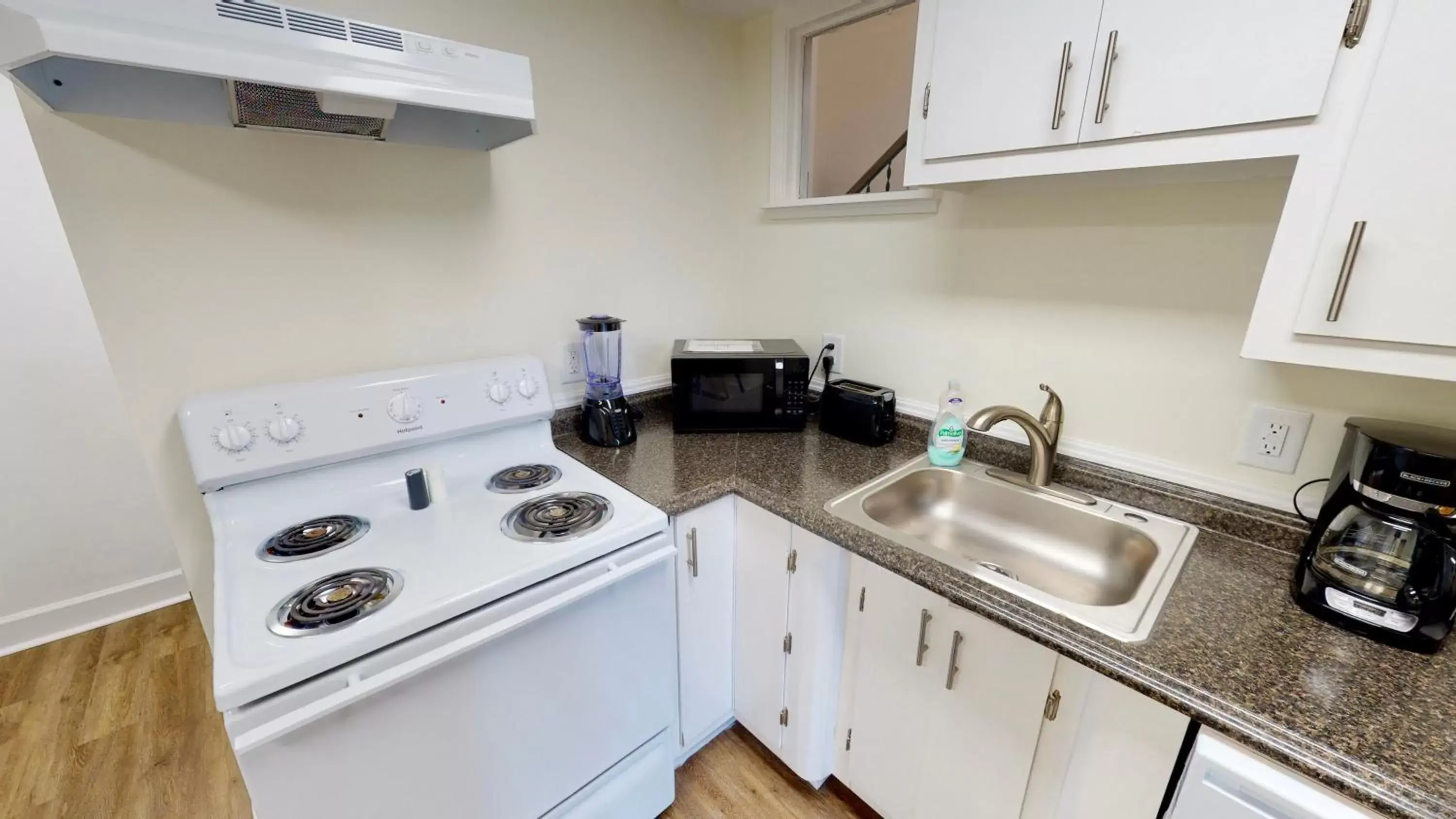 Kitchen/Kitchenette in The Lofts at 107