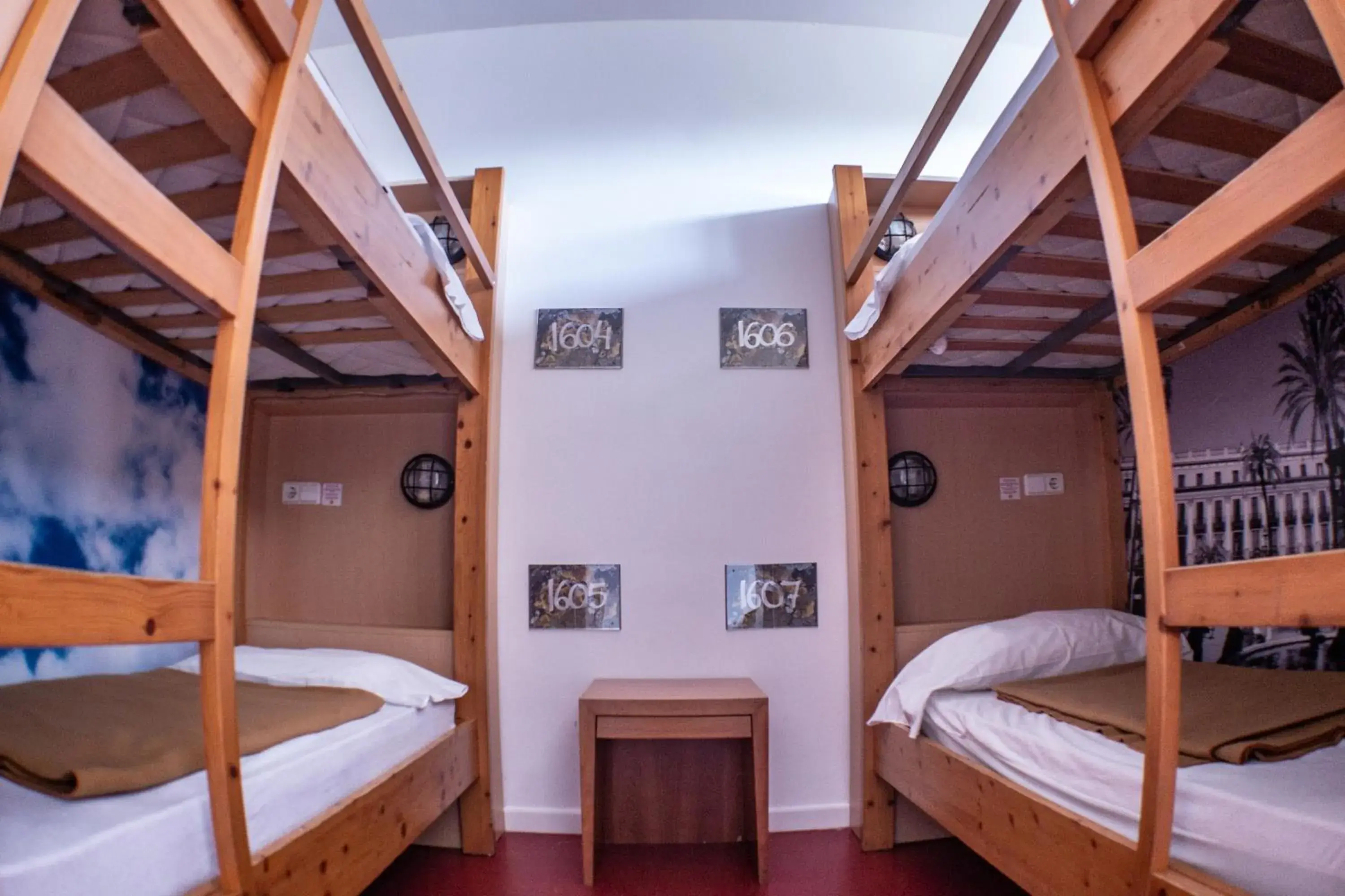Photo of the whole room, Bunk Bed in Inout