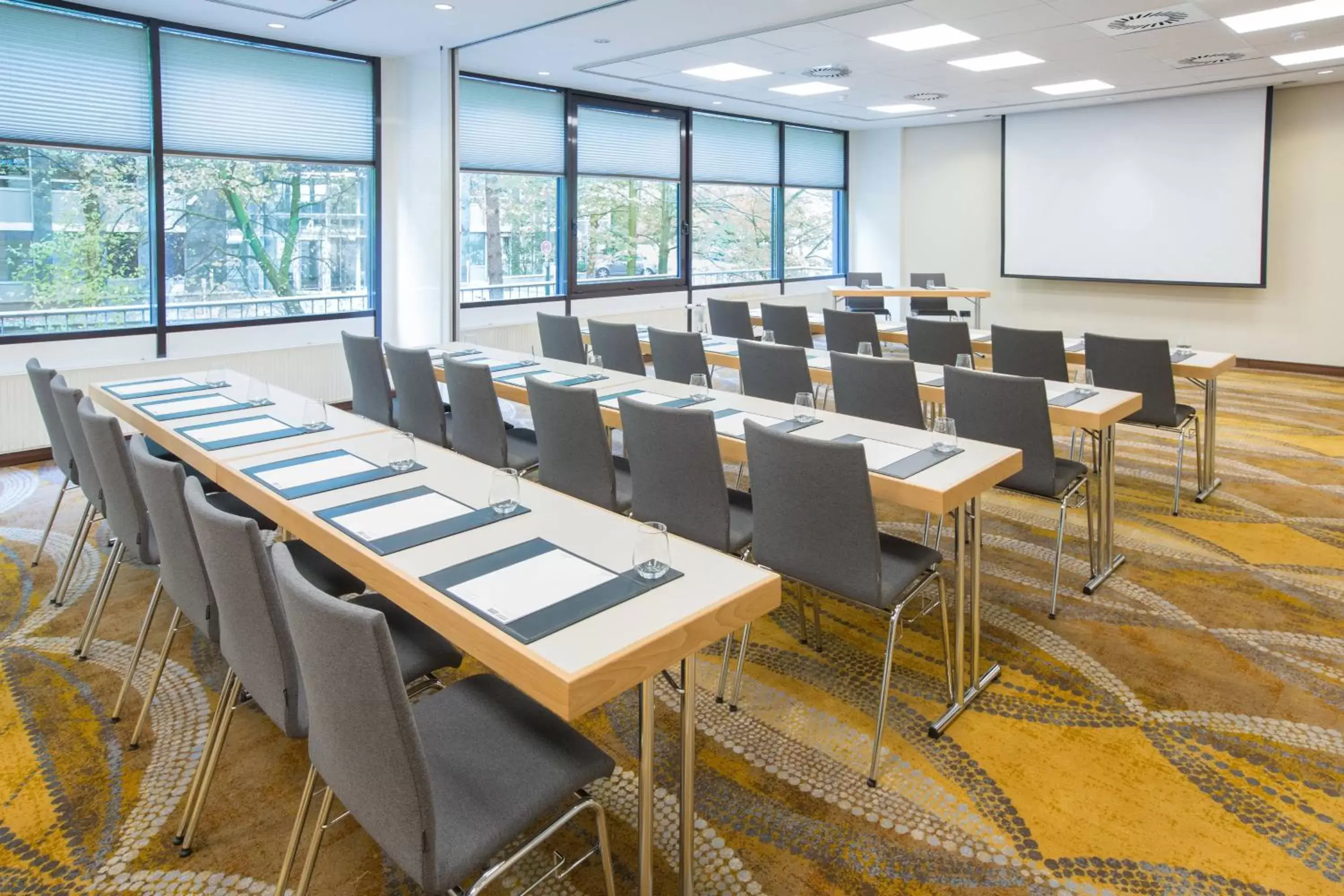 Meeting/conference room in Courtyard by Marriott Düsseldorf Seestern