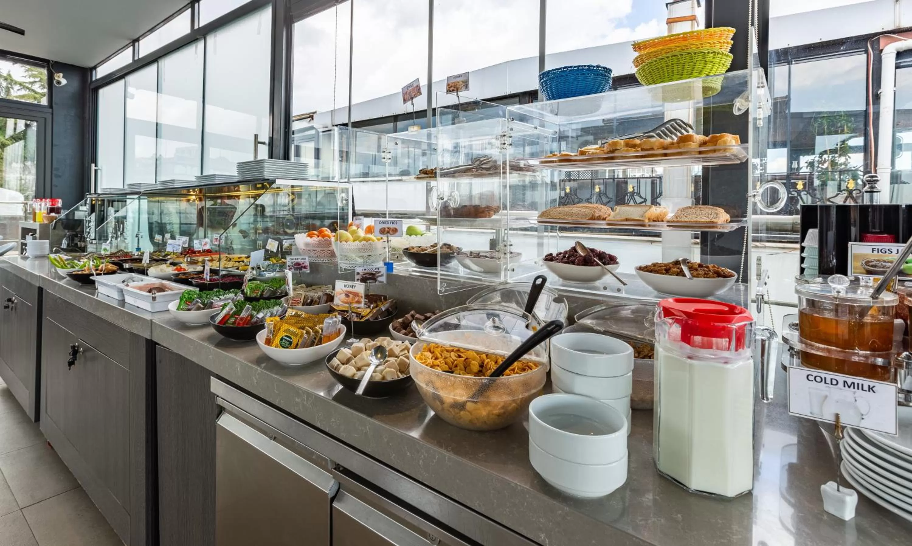 Breakfast in Seraglio Hotel & Suites