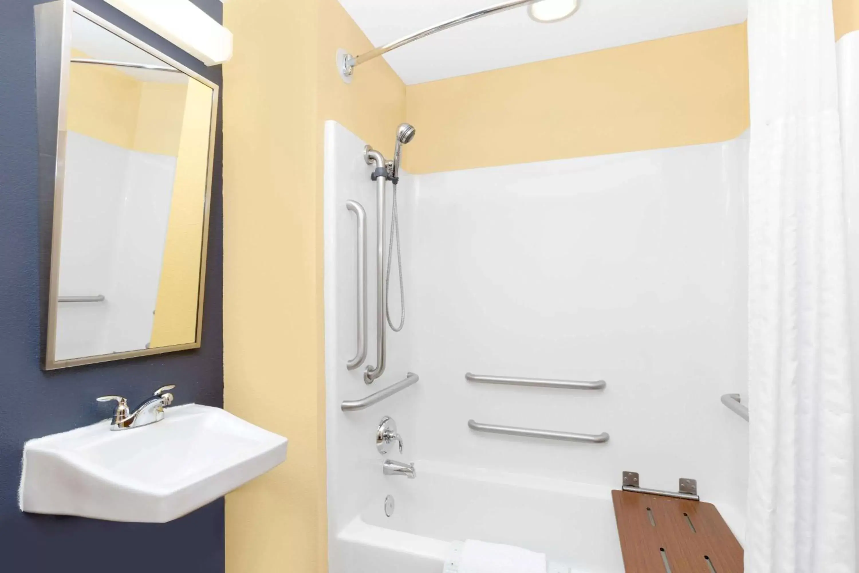 Bathroom in Microtel Inn & Suites - Kearney