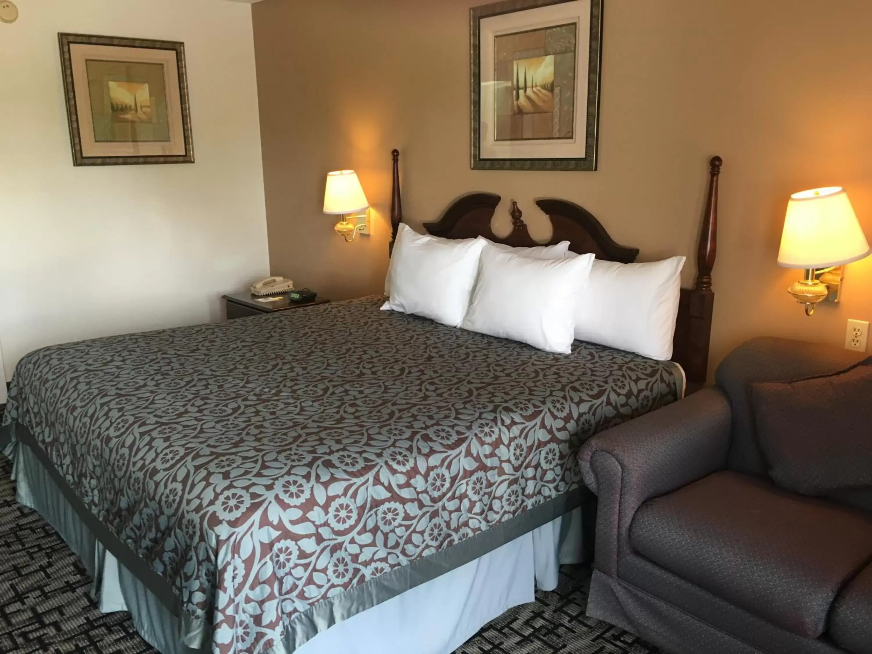 Bed in Days Inn by Wyndham Picayune