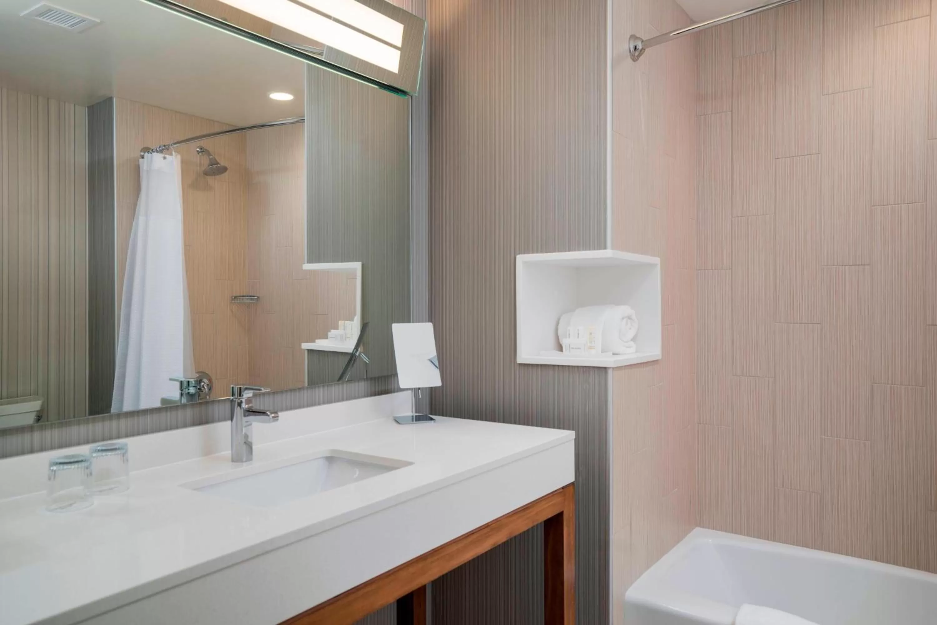 1 Bedroom Suite, 1 King, Sofa bed, Jetted Tub in Courtyard by Marriott Niagara Falls, USA