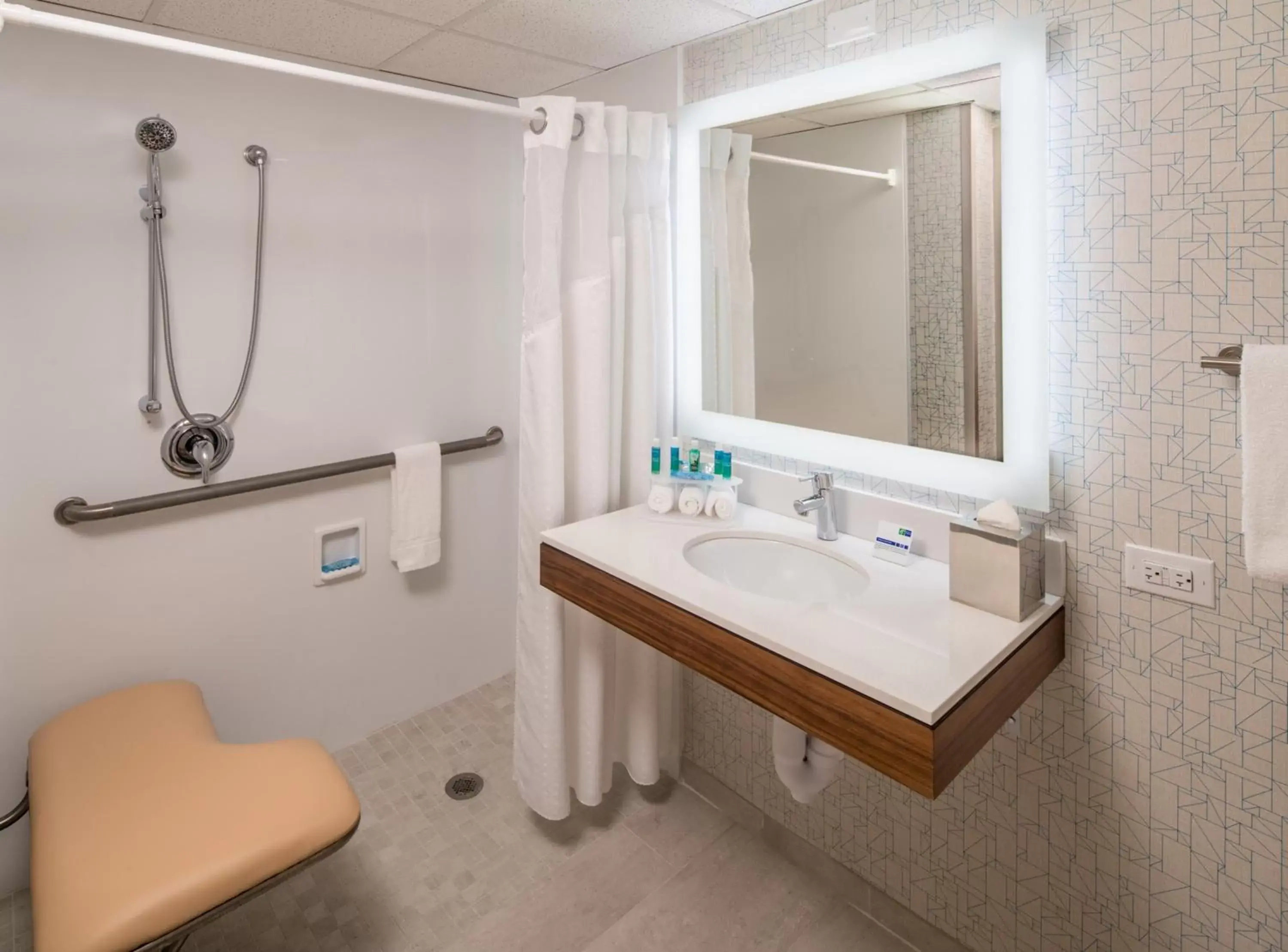 Photo of the whole room, Bathroom in Holiday Inn Express & Suites Springfield, an IHG Hotel