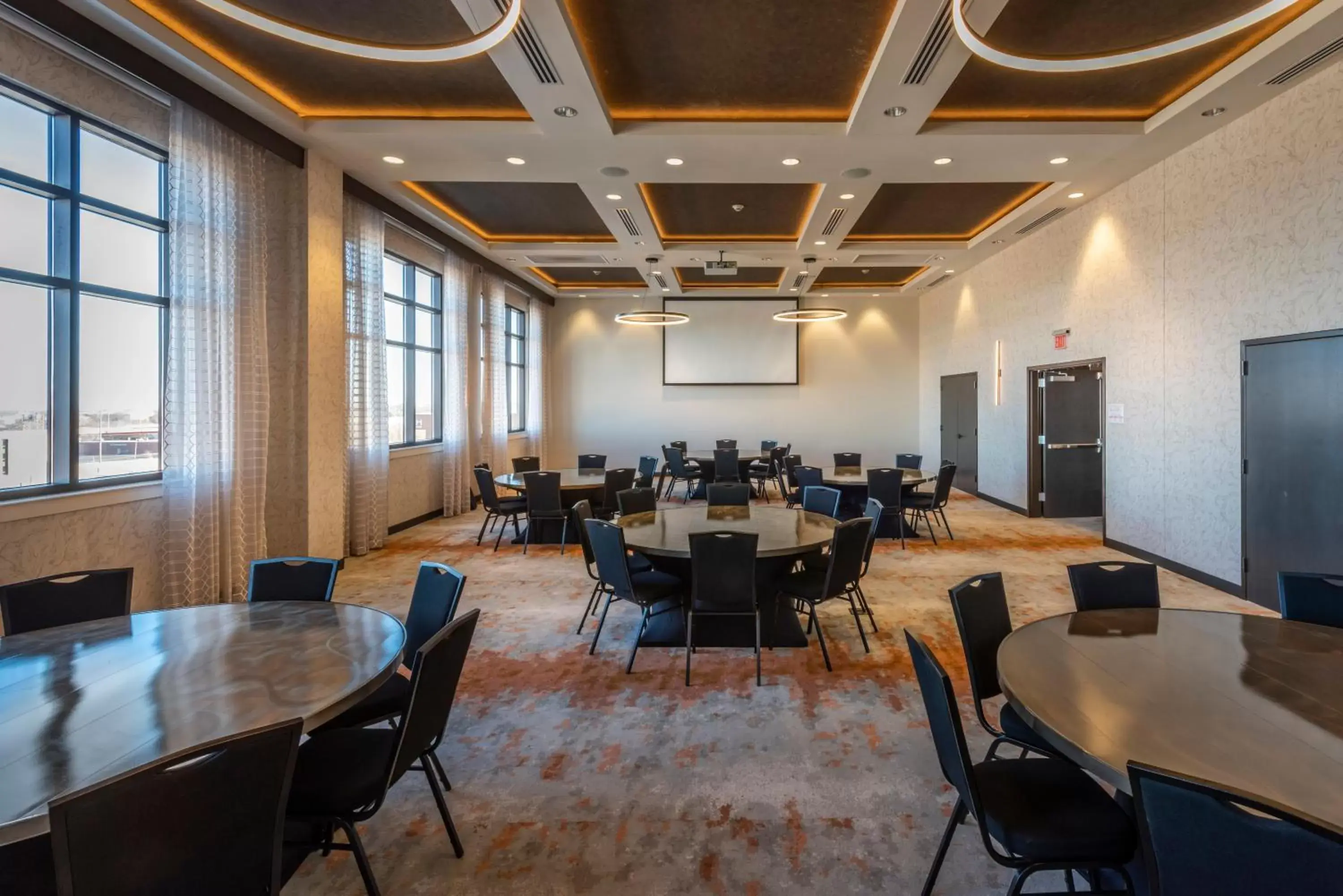 Meeting/conference room, Restaurant/Places to Eat in Hotel Indigo Tulsa DWTN/Entertainment Area