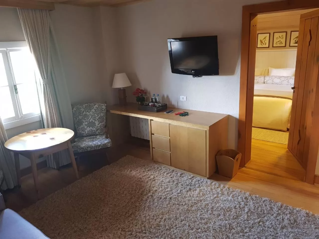 Communal lounge/ TV room, Bed in Hotel Toriba