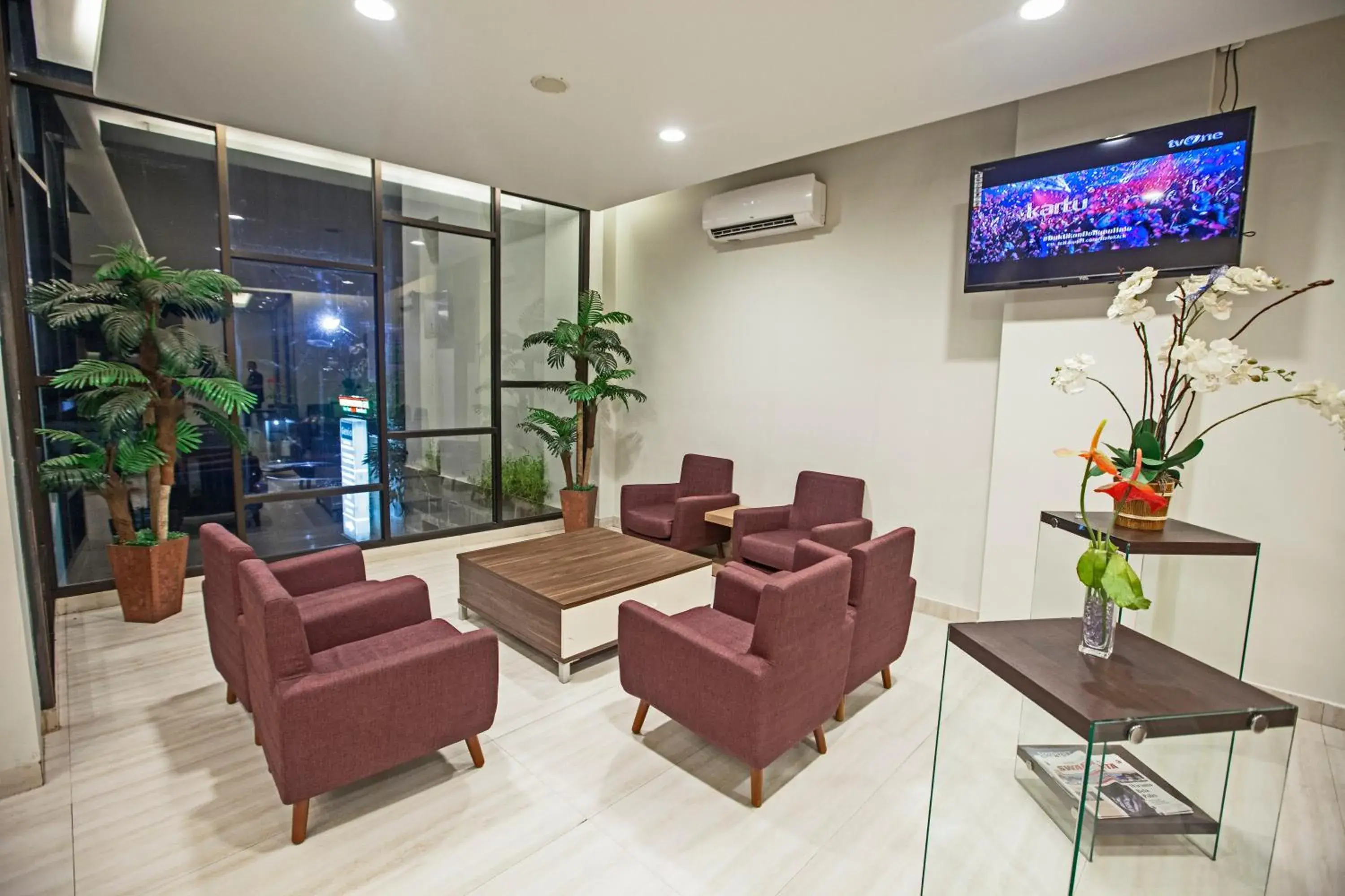 Seating area, Lobby/Reception in Genio Hotel Manado