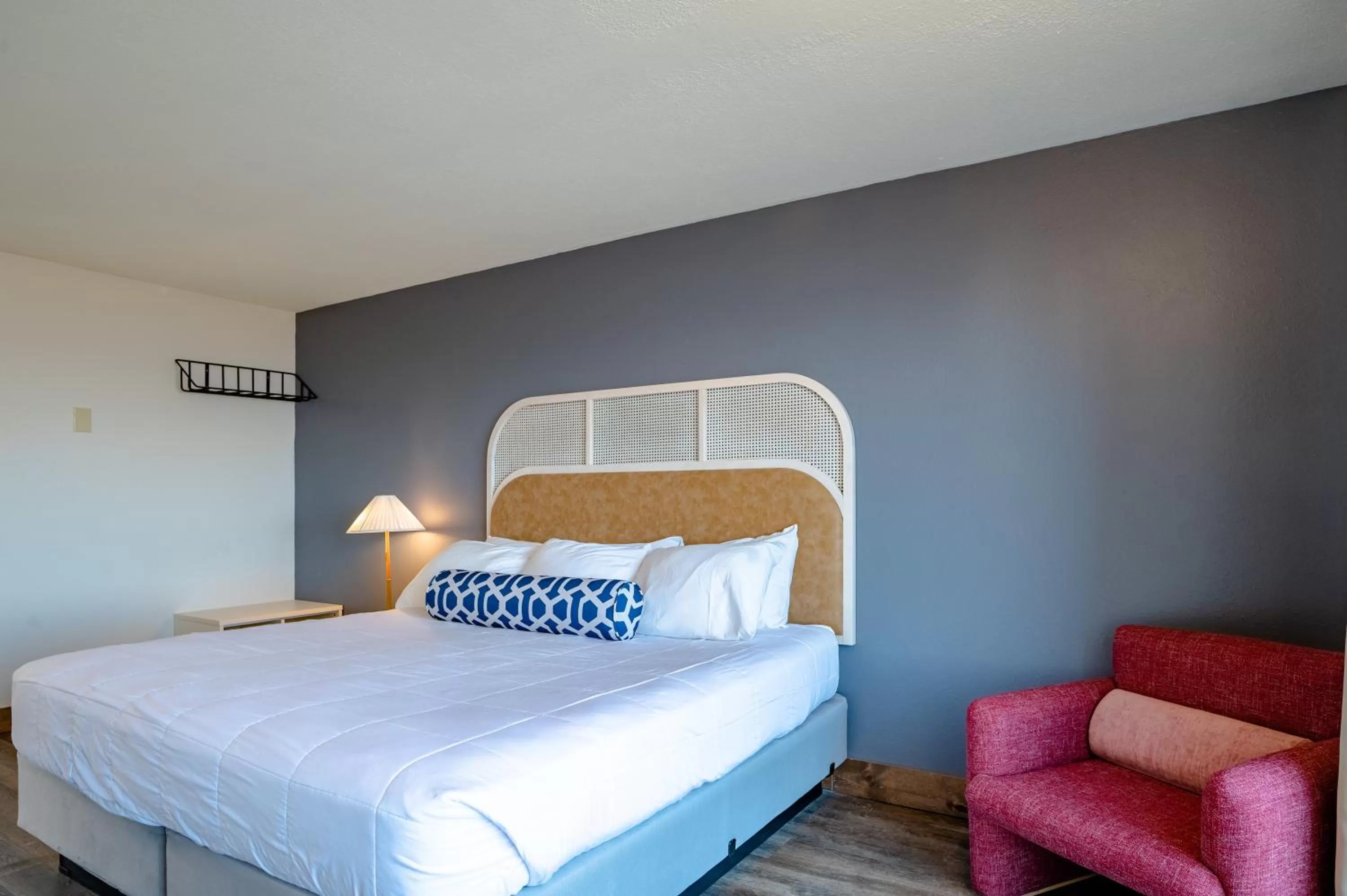 Bed in Seagull Beachfront Inn