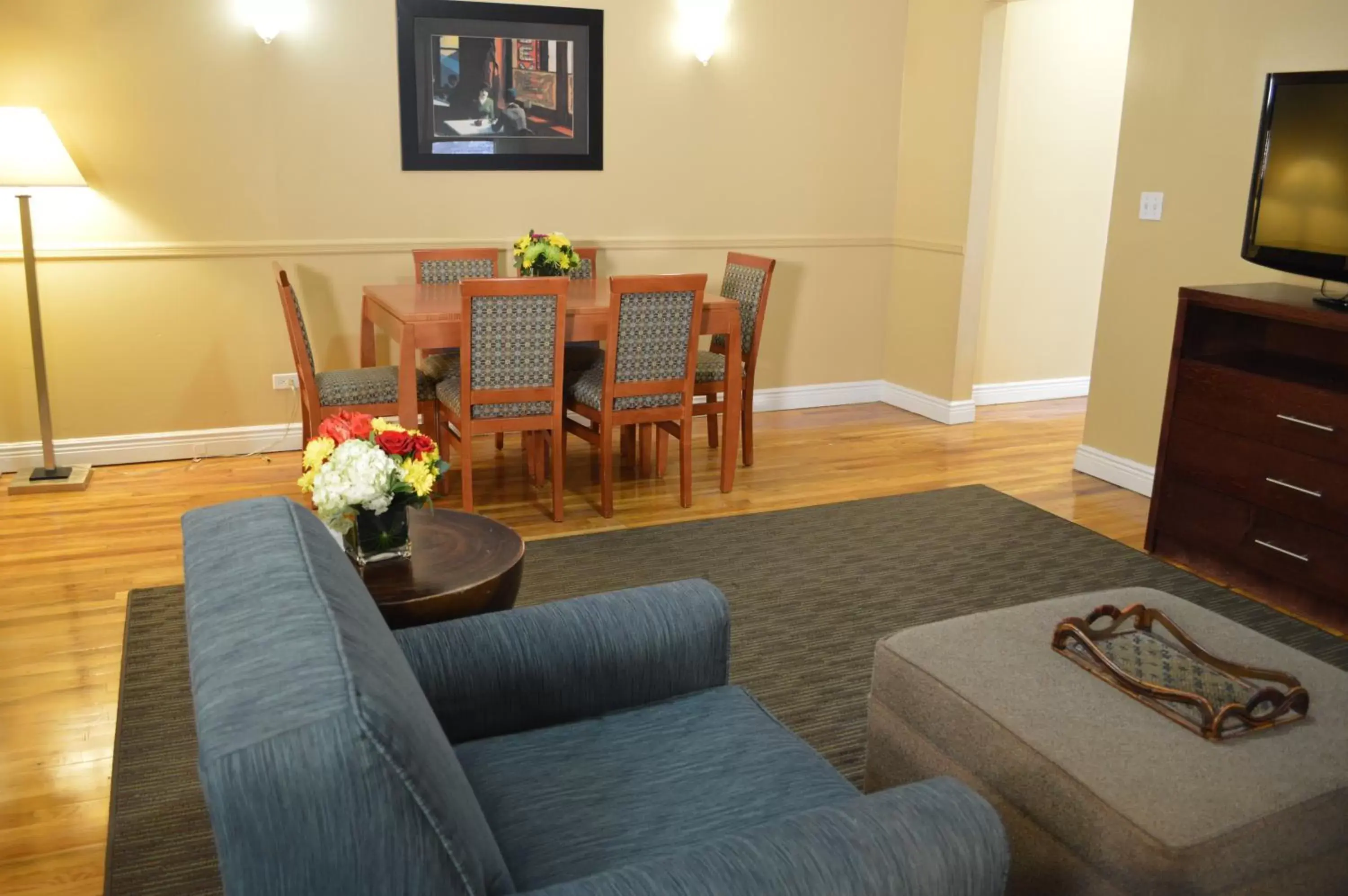 Seating Area in Best Western Plus Hospitality House Suites