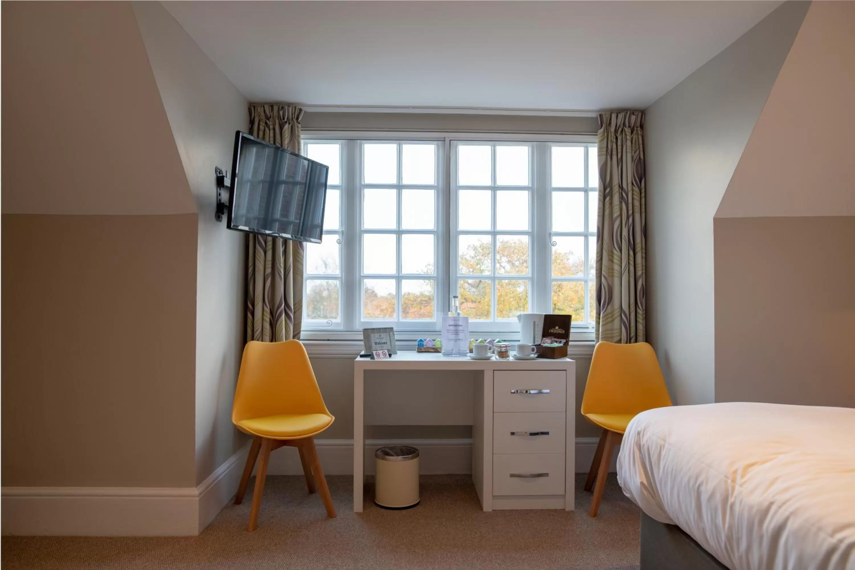 Bed in The Randolph Hotel